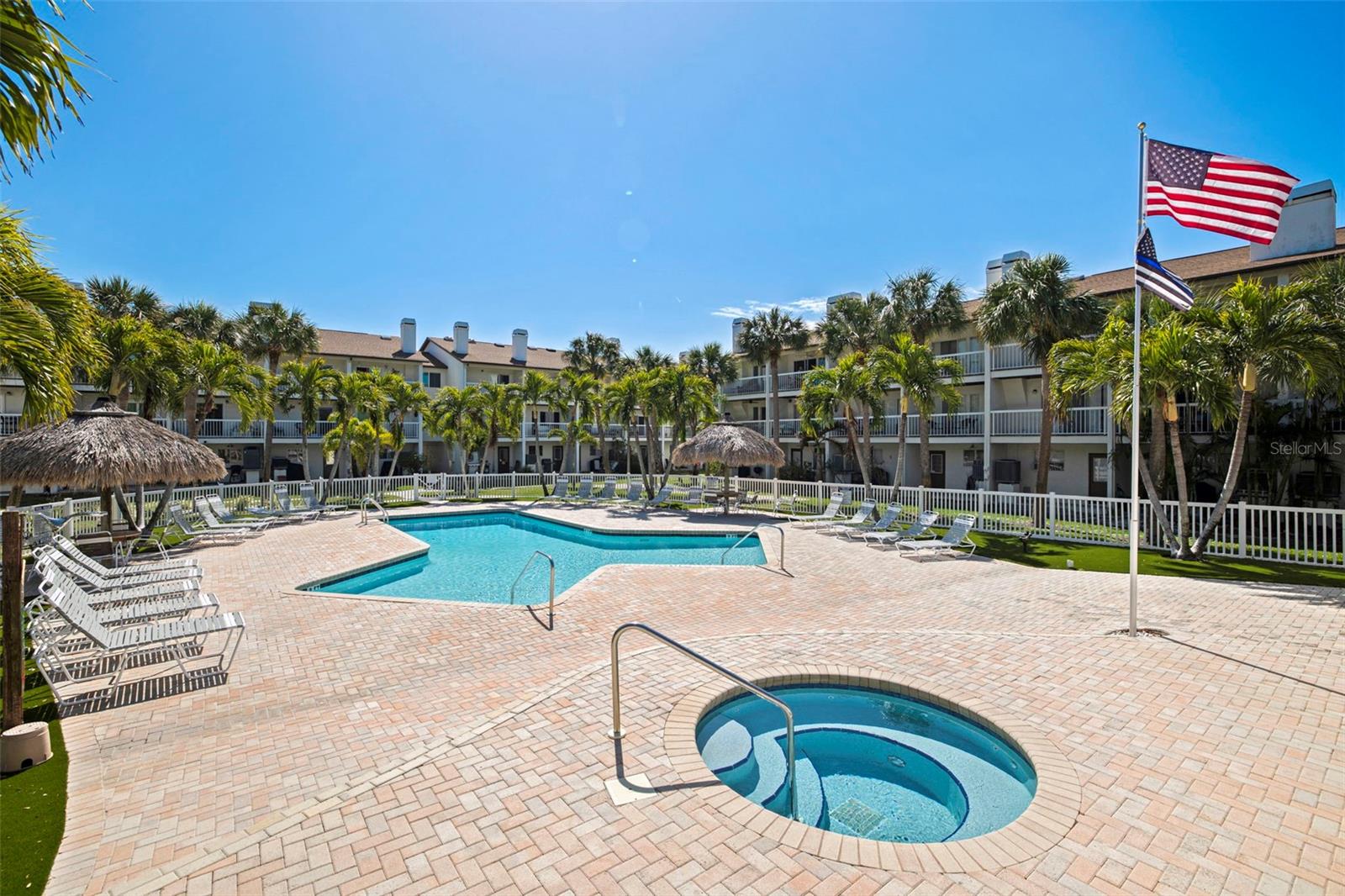 117 YACHT CLUB LN