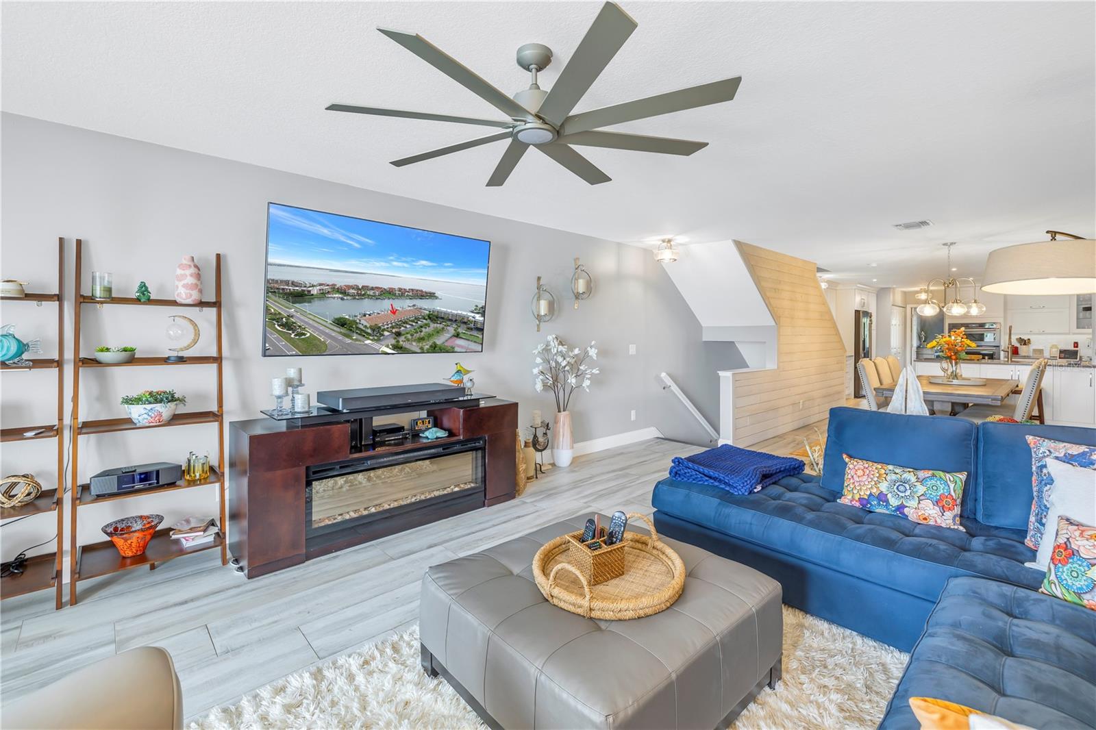 117 YACHT CLUB LN