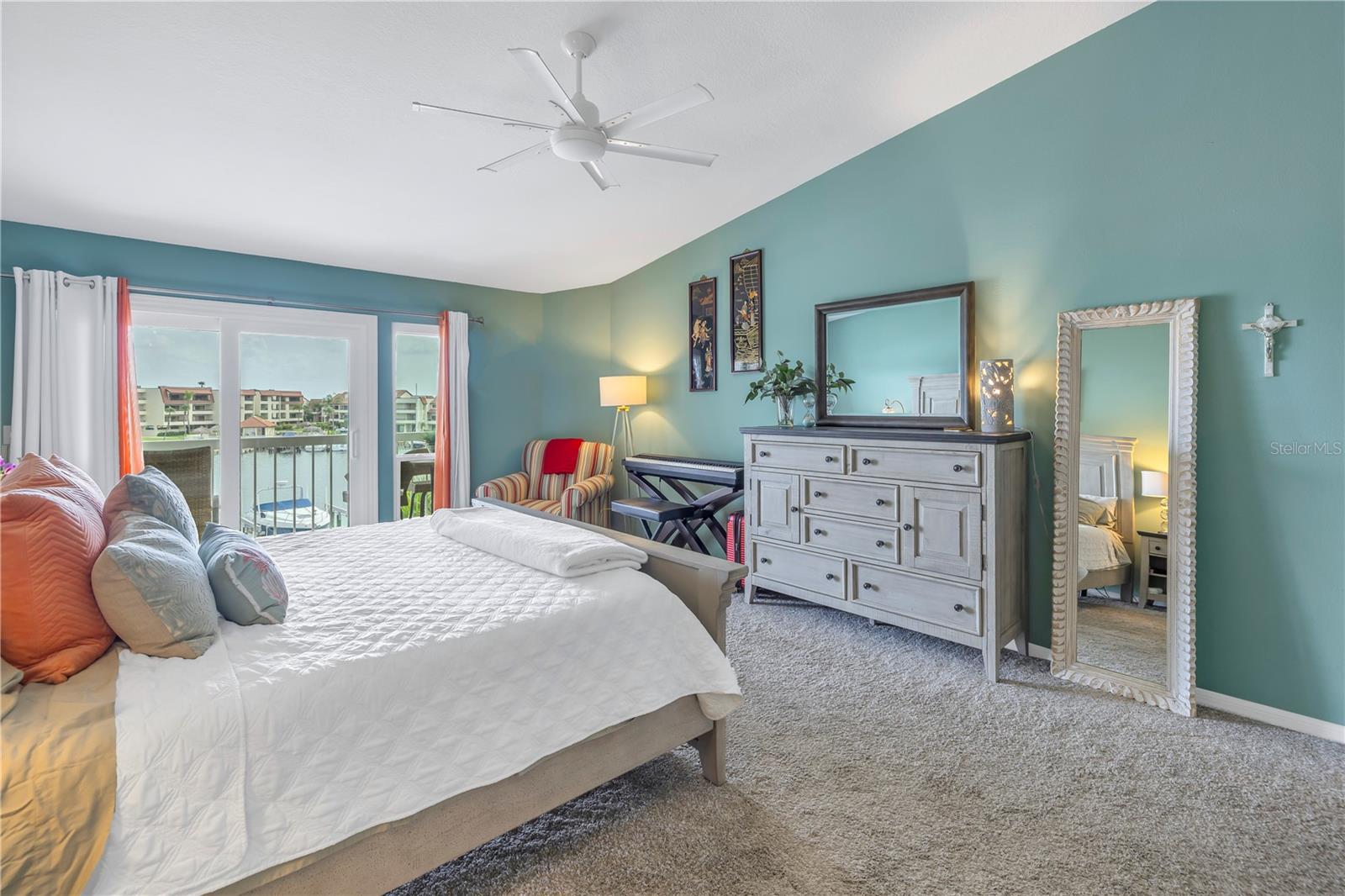 117 YACHT CLUB LN