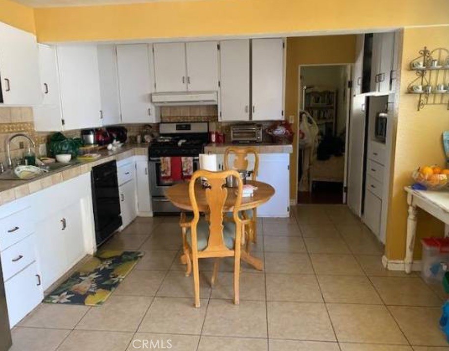 18722 Strathern Street