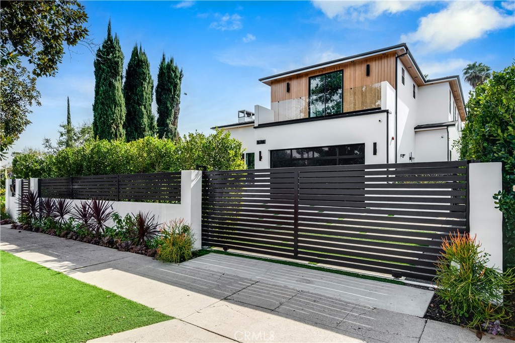 16706 Magnolia Boulevard