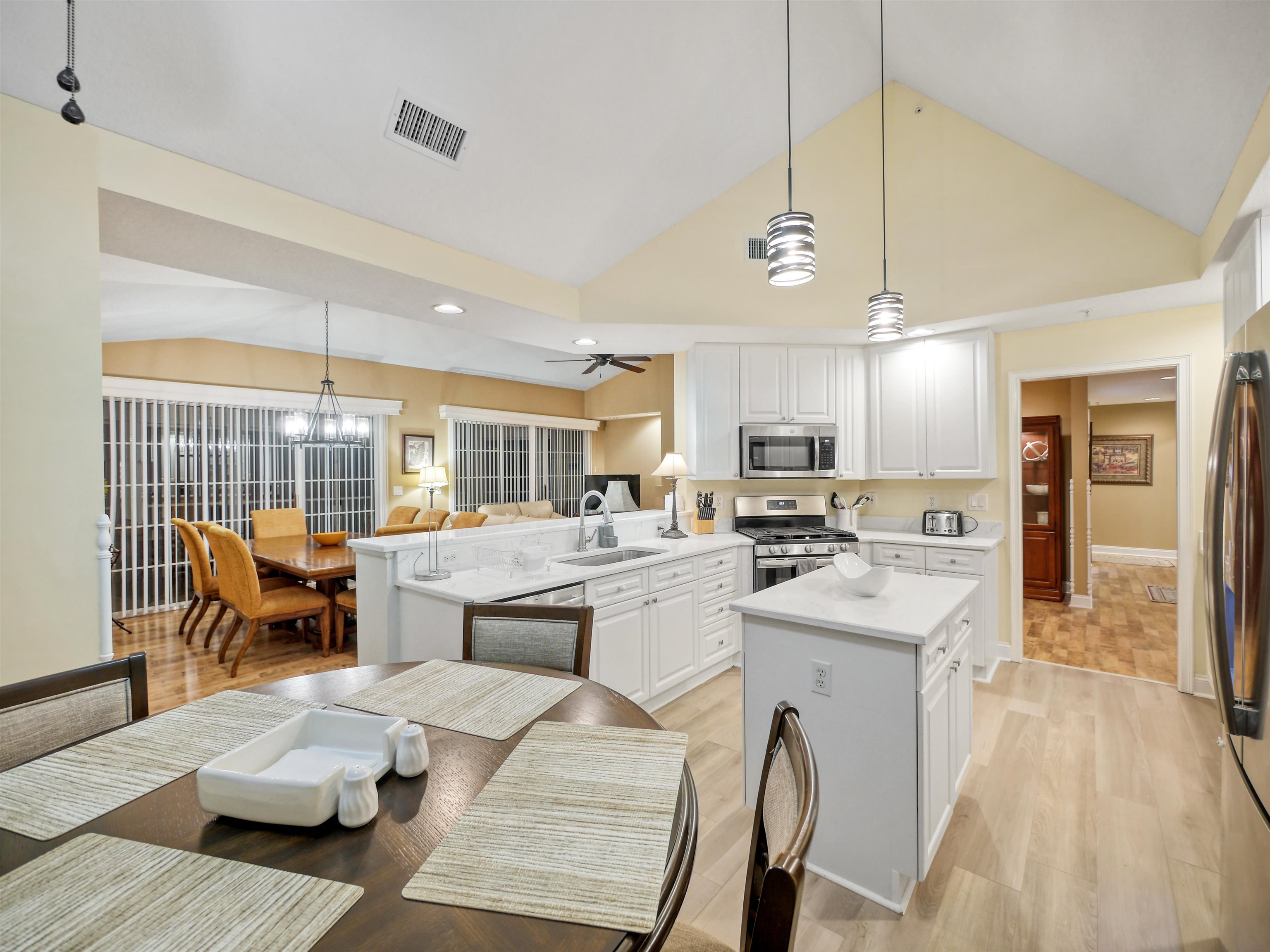 345 N Shore Circle Unit: 1211