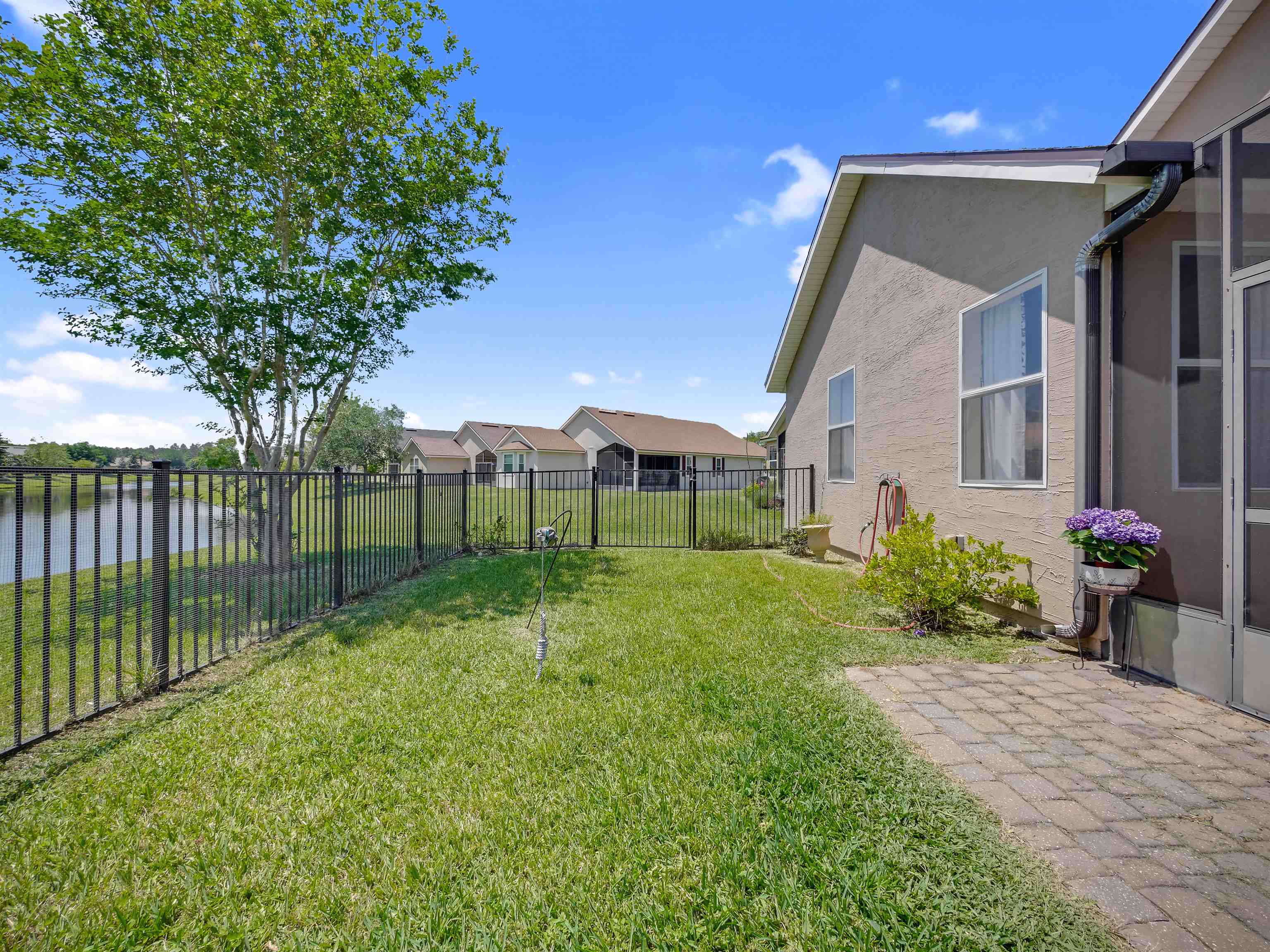 909 Hazeltine Ct