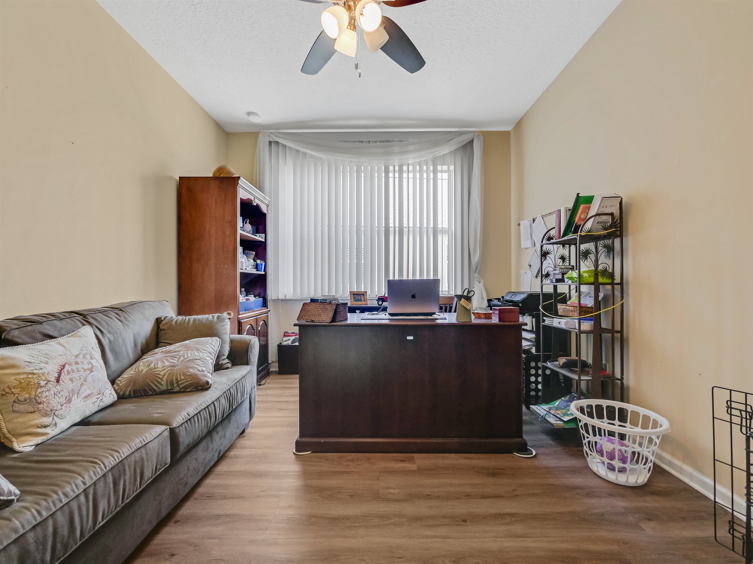 909 Hazeltine Ct