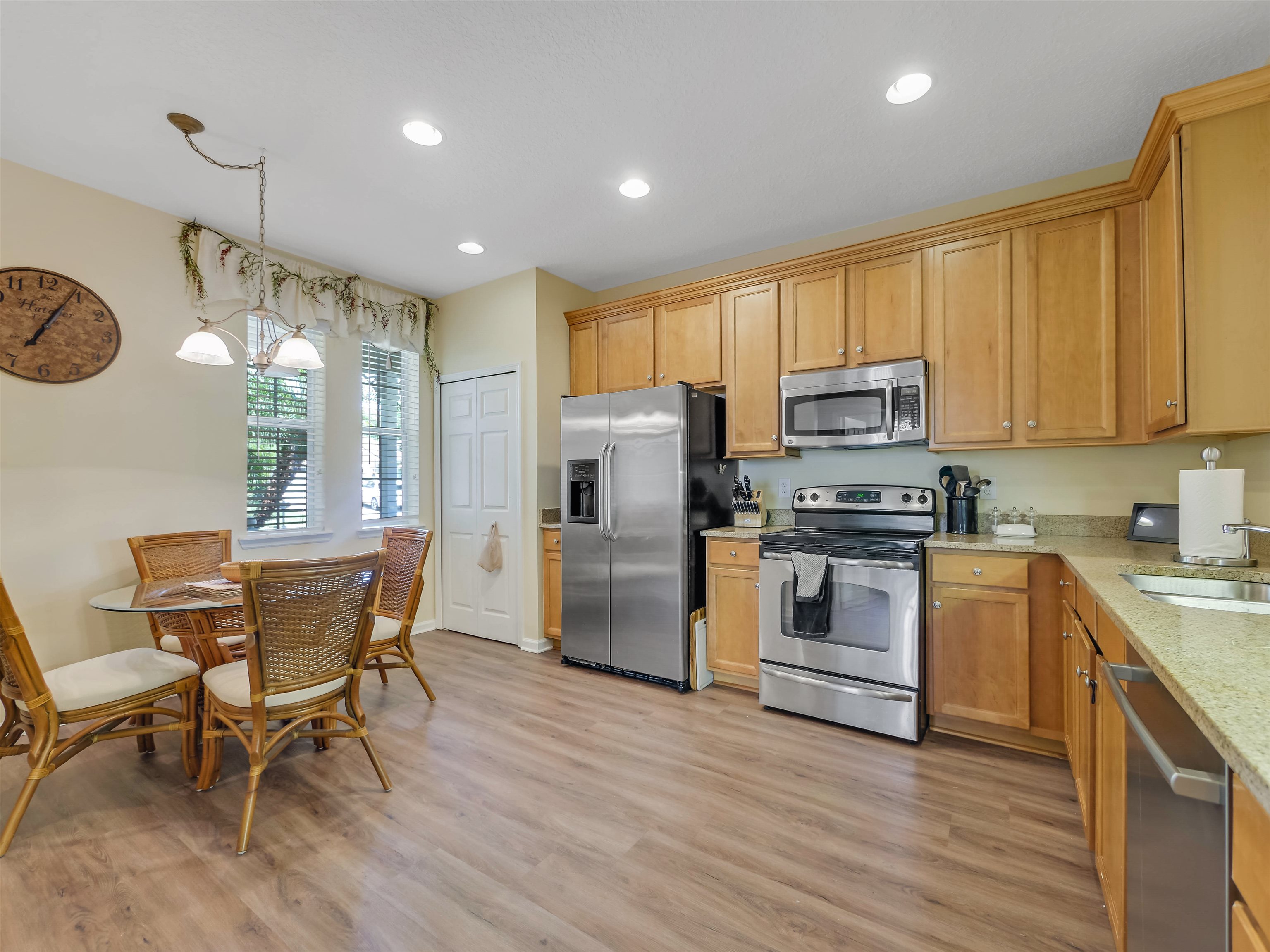 909 Hazeltine Ct