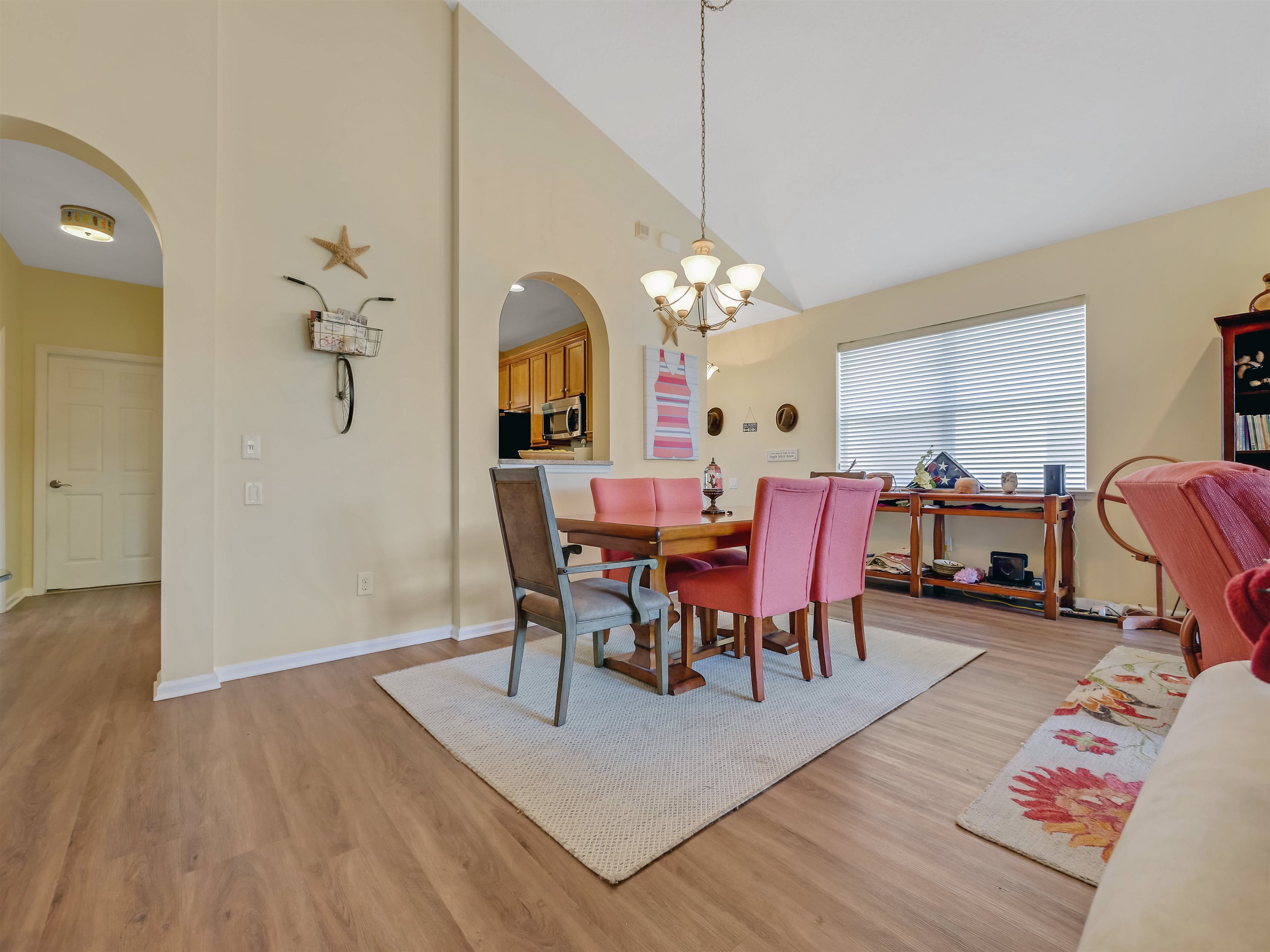 909 Hazeltine Ct
