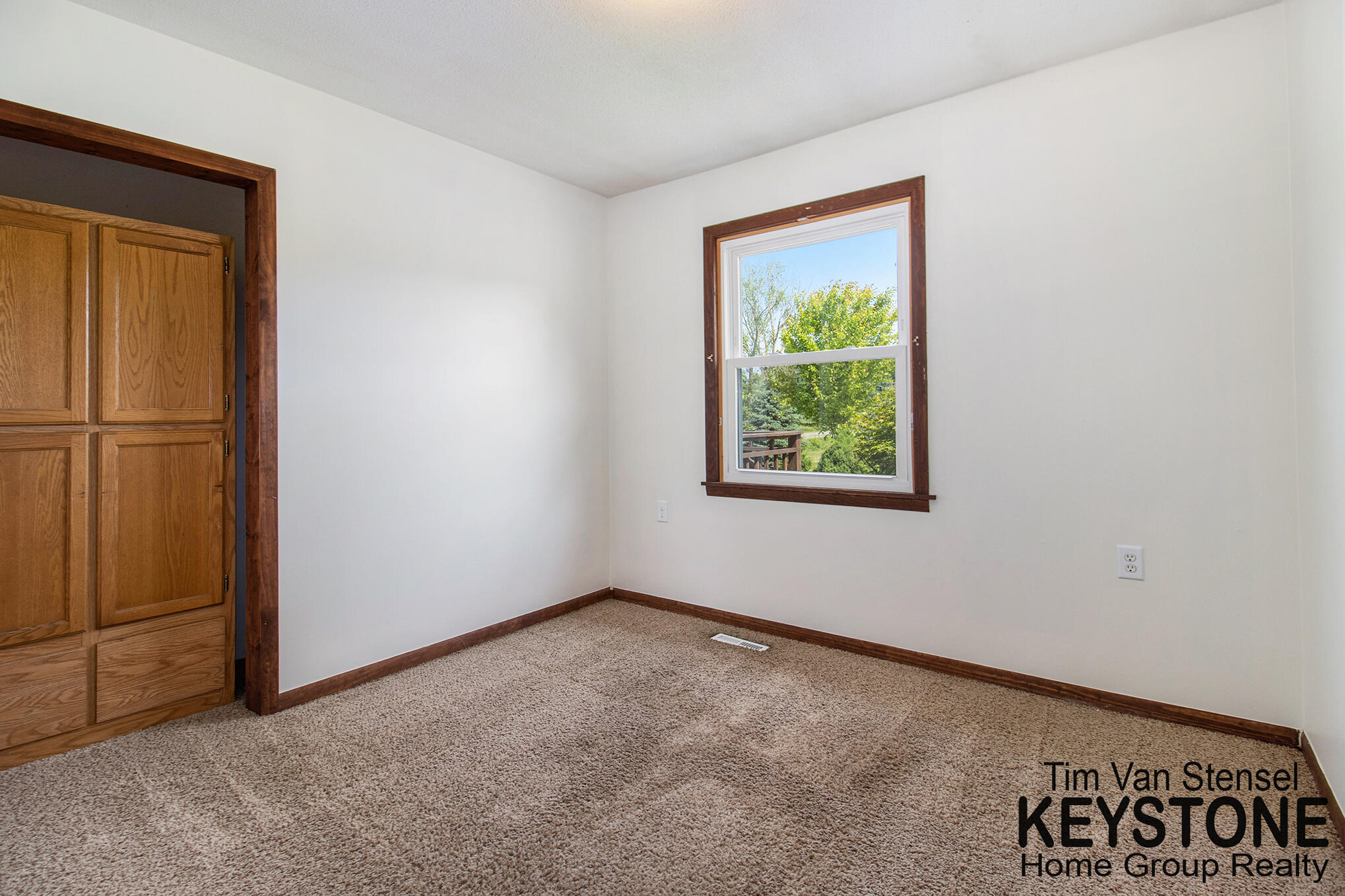 17088 Algoma Avenue NE