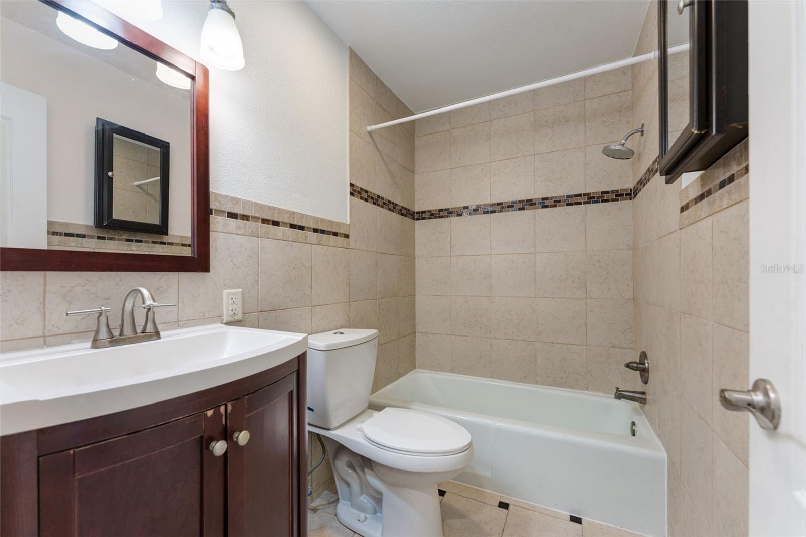 102 BARLOW AVE #102