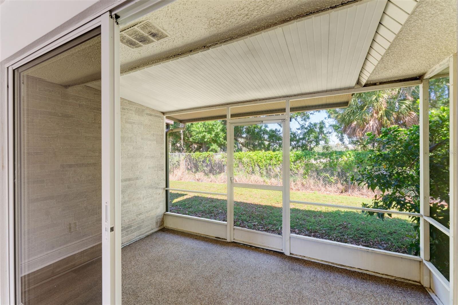 102 BARLOW AVE #102