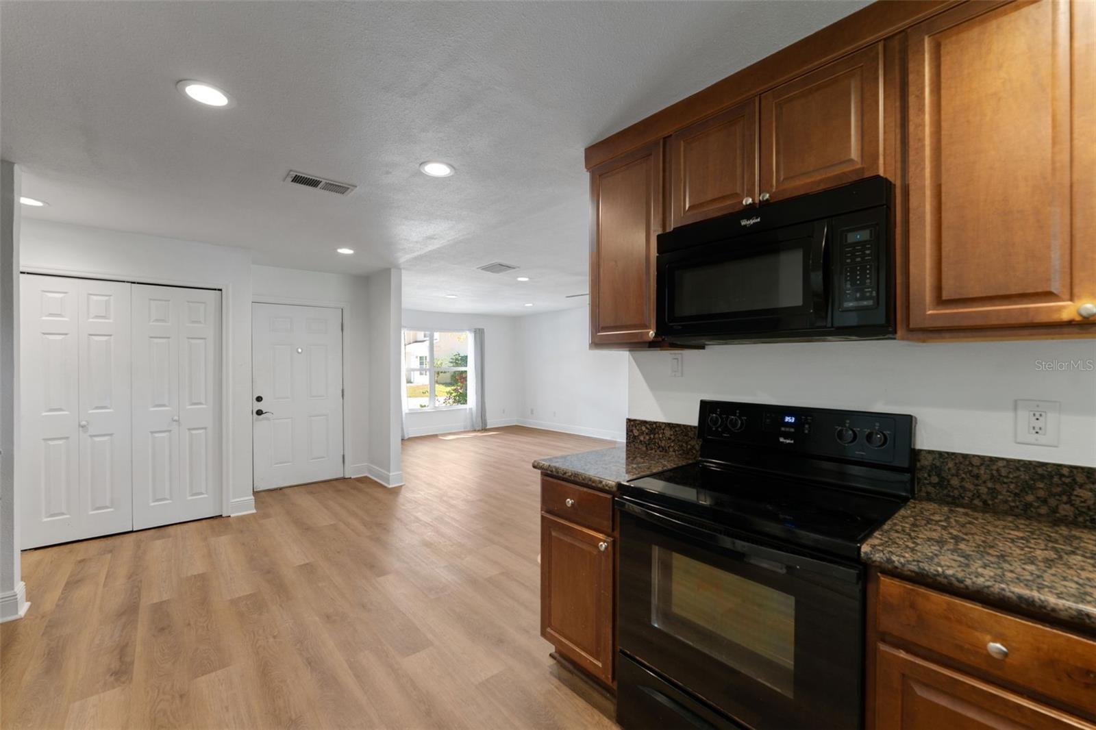 102 BARLOW AVE #102