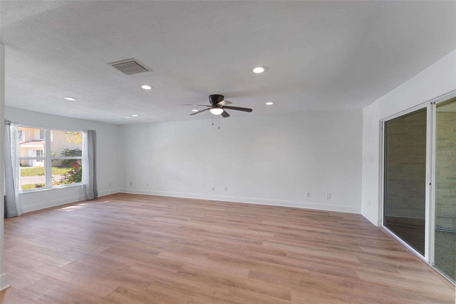 102 BARLOW AVE #102