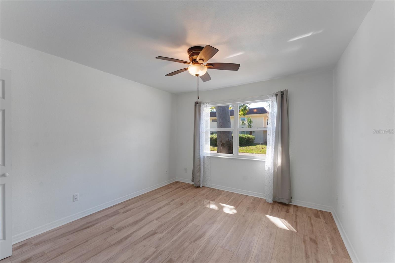 102 BARLOW AVE #102