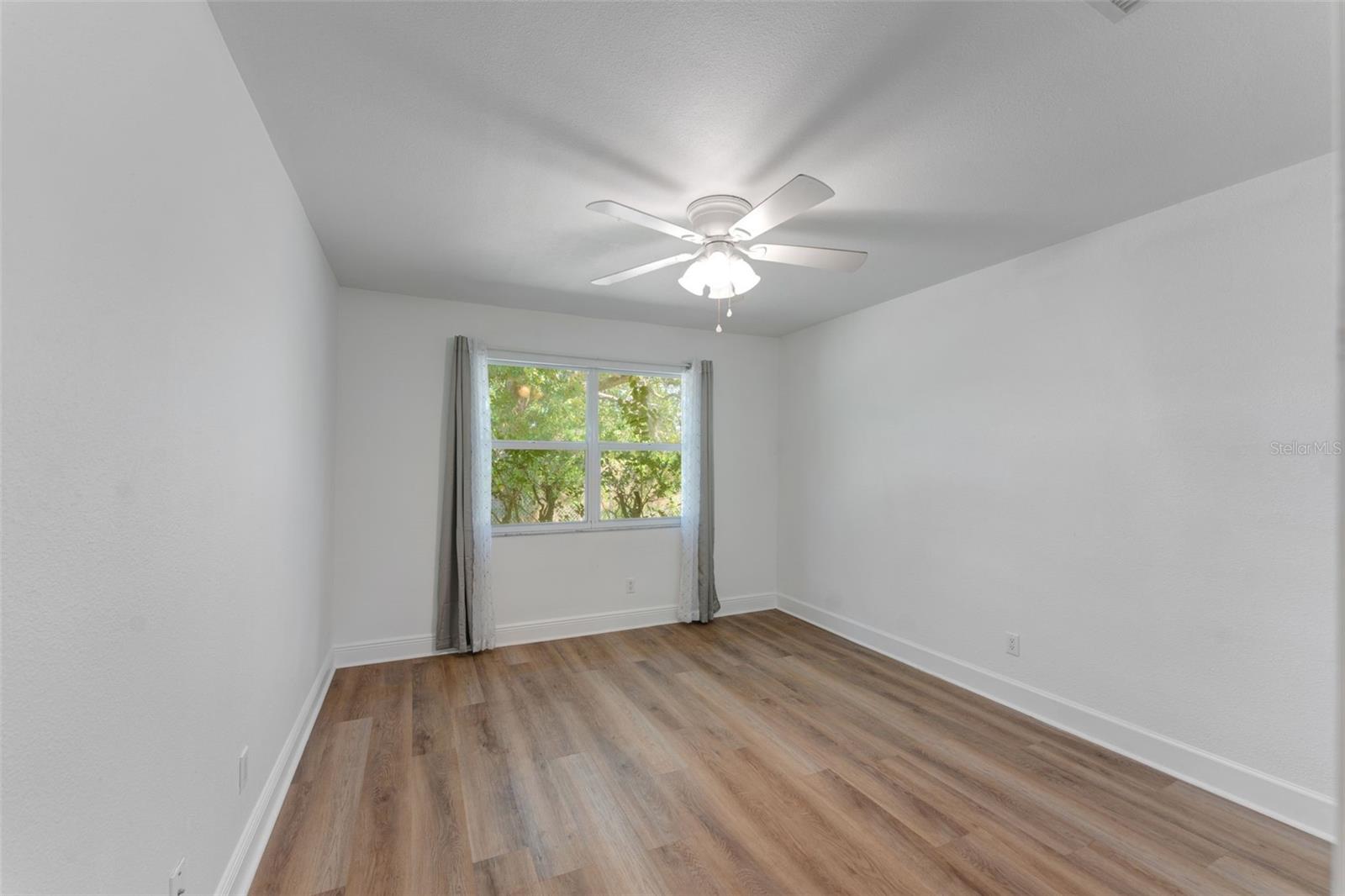 102 BARLOW AVE #102