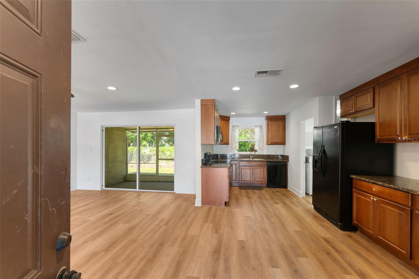 102 BARLOW AVE #102
