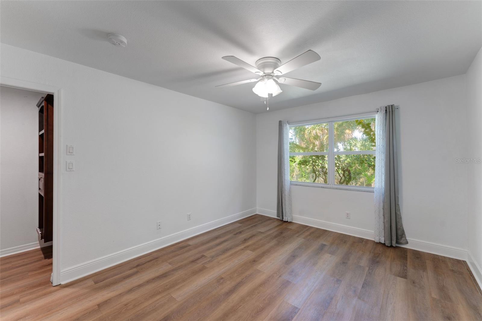 102 BARLOW AVE #102