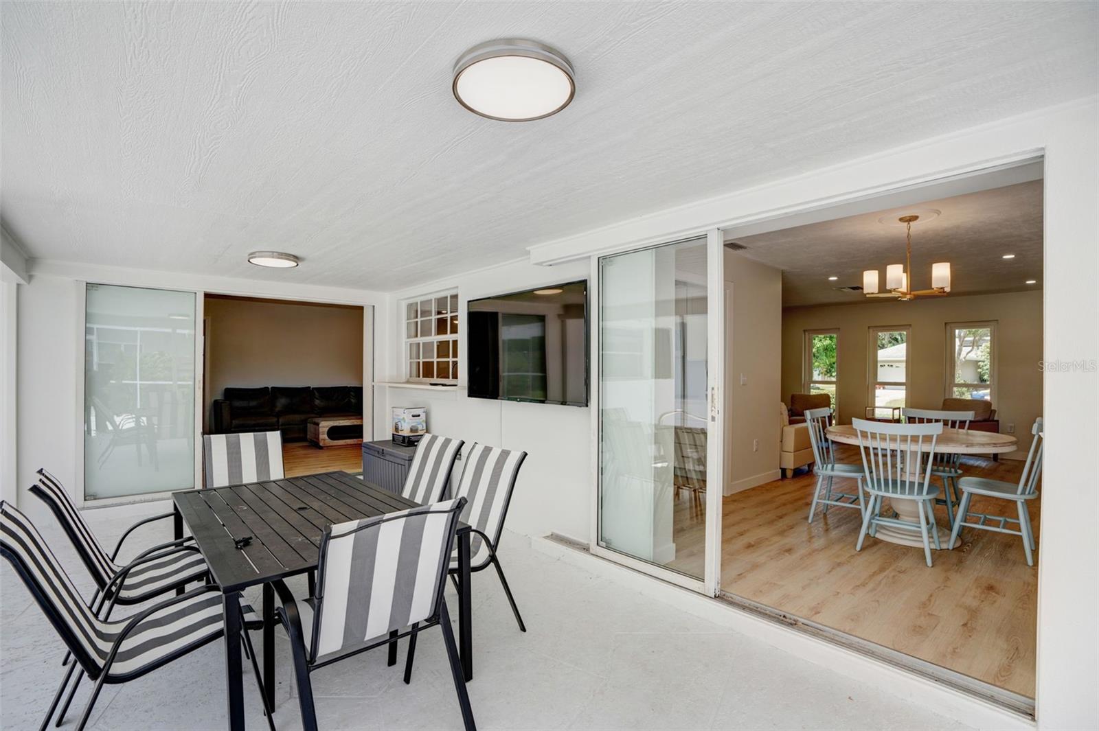 3209 RIVIERA DR