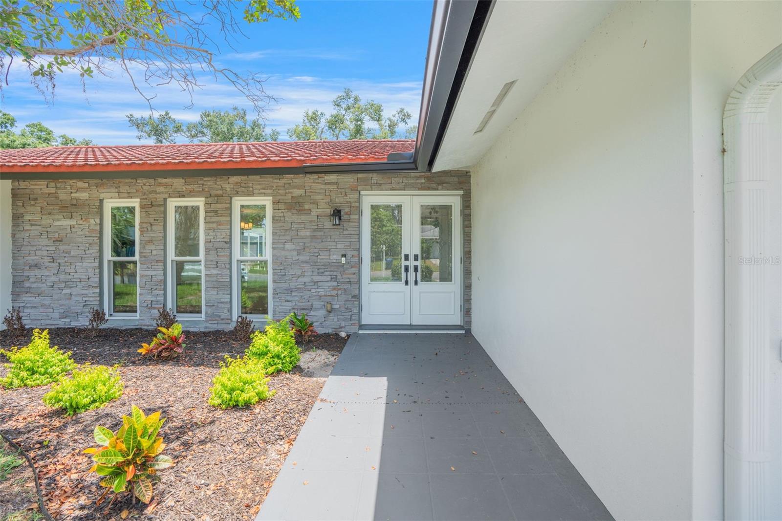 3209 RIVIERA DR