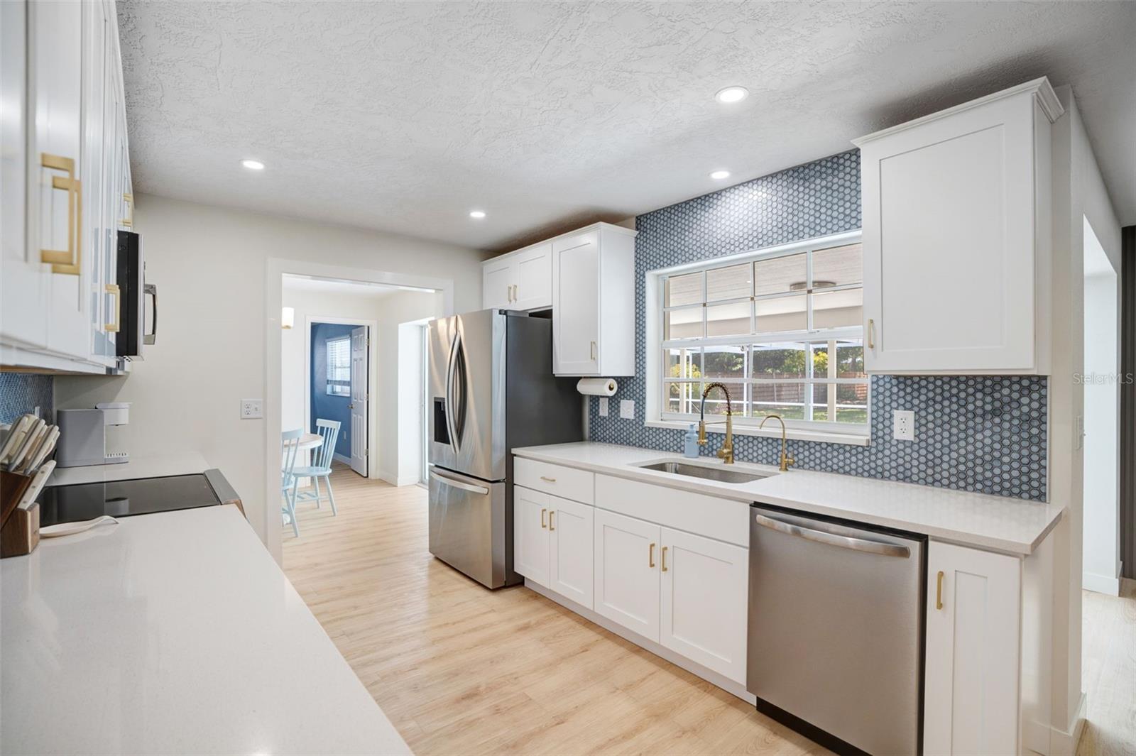 3209 RIVIERA DR