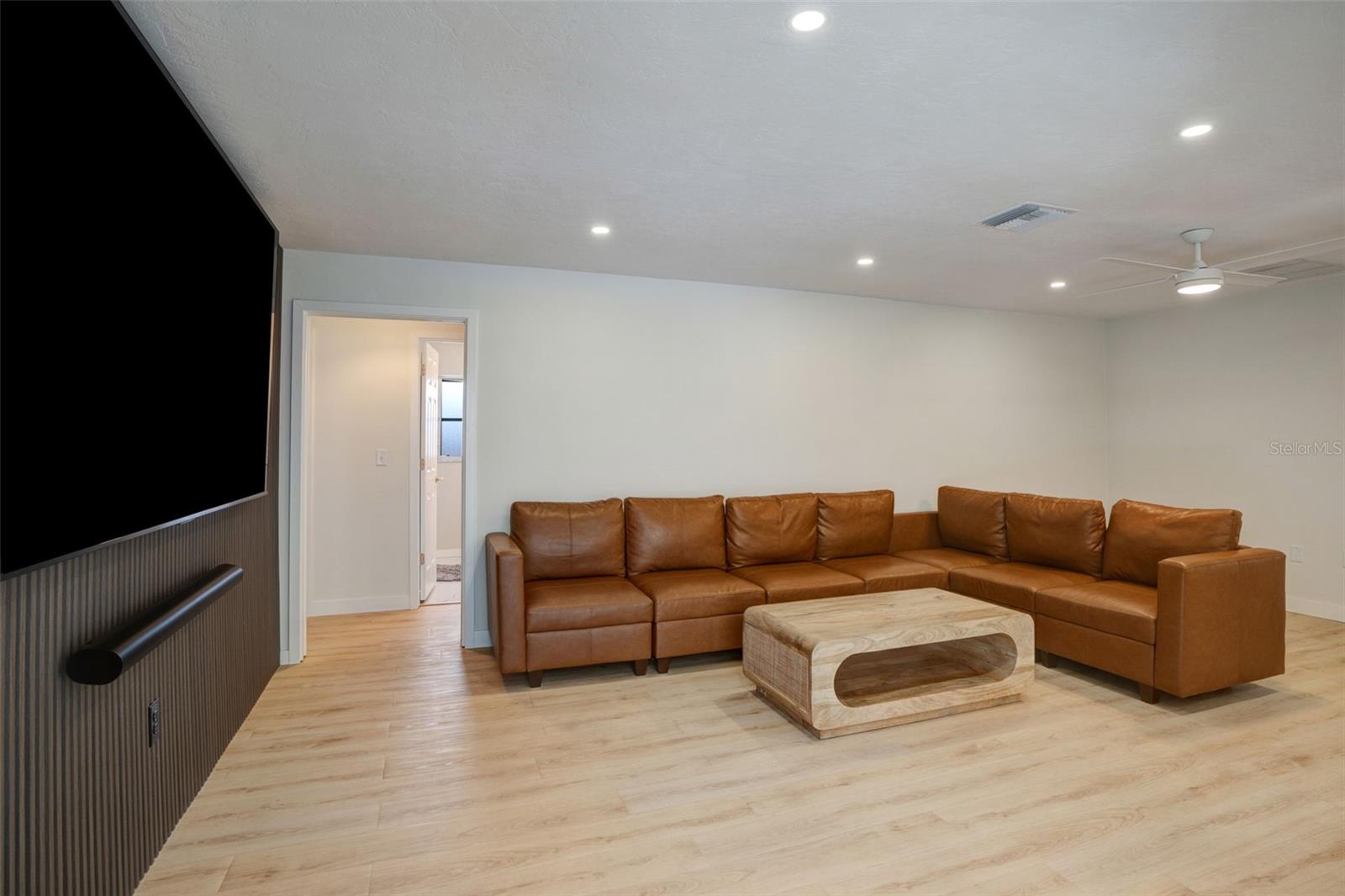 3209 RIVIERA DR
