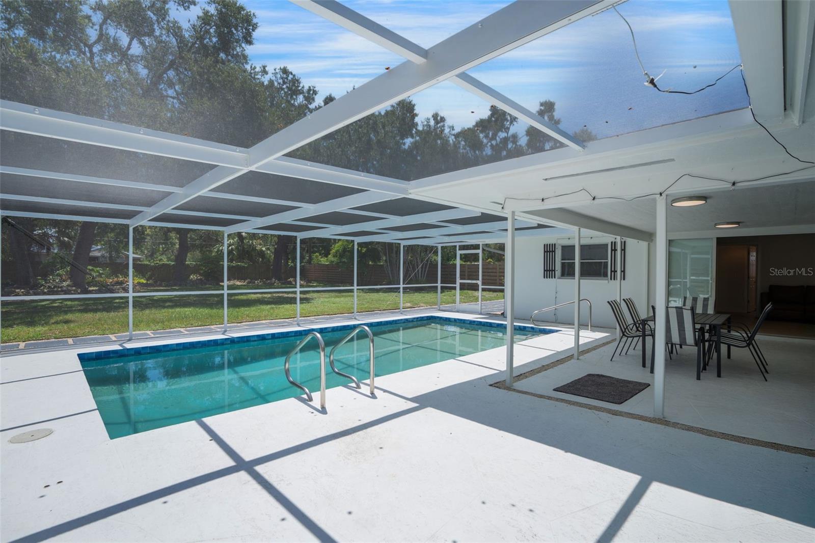 3209 RIVIERA DR