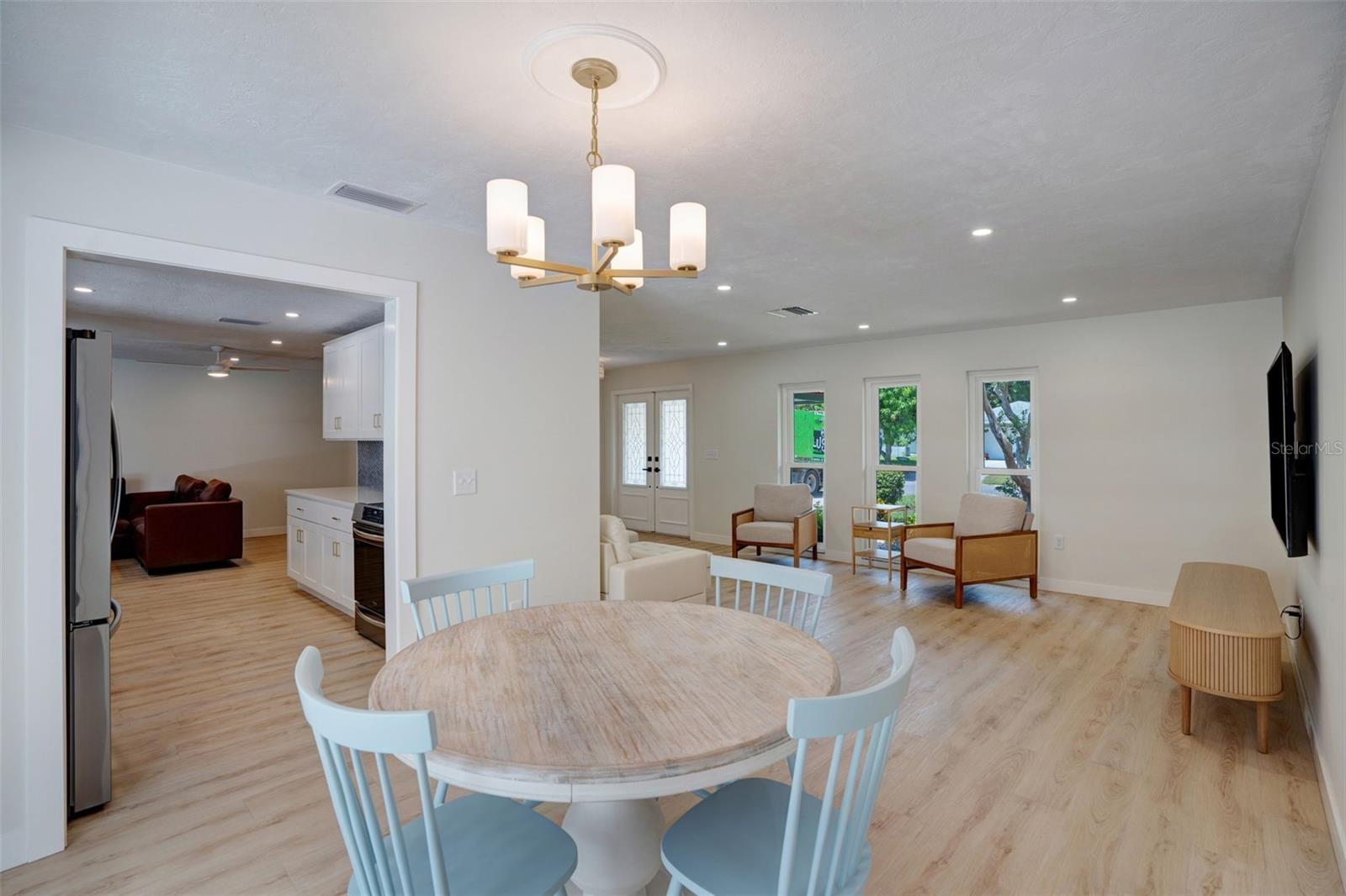 3209 RIVIERA DR