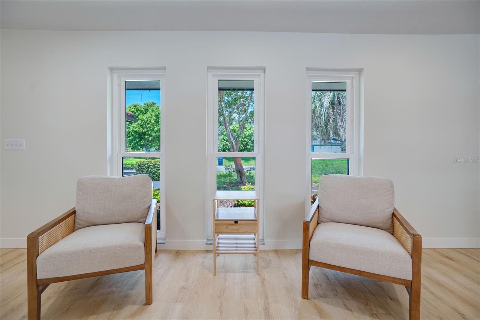3209 RIVIERA DR