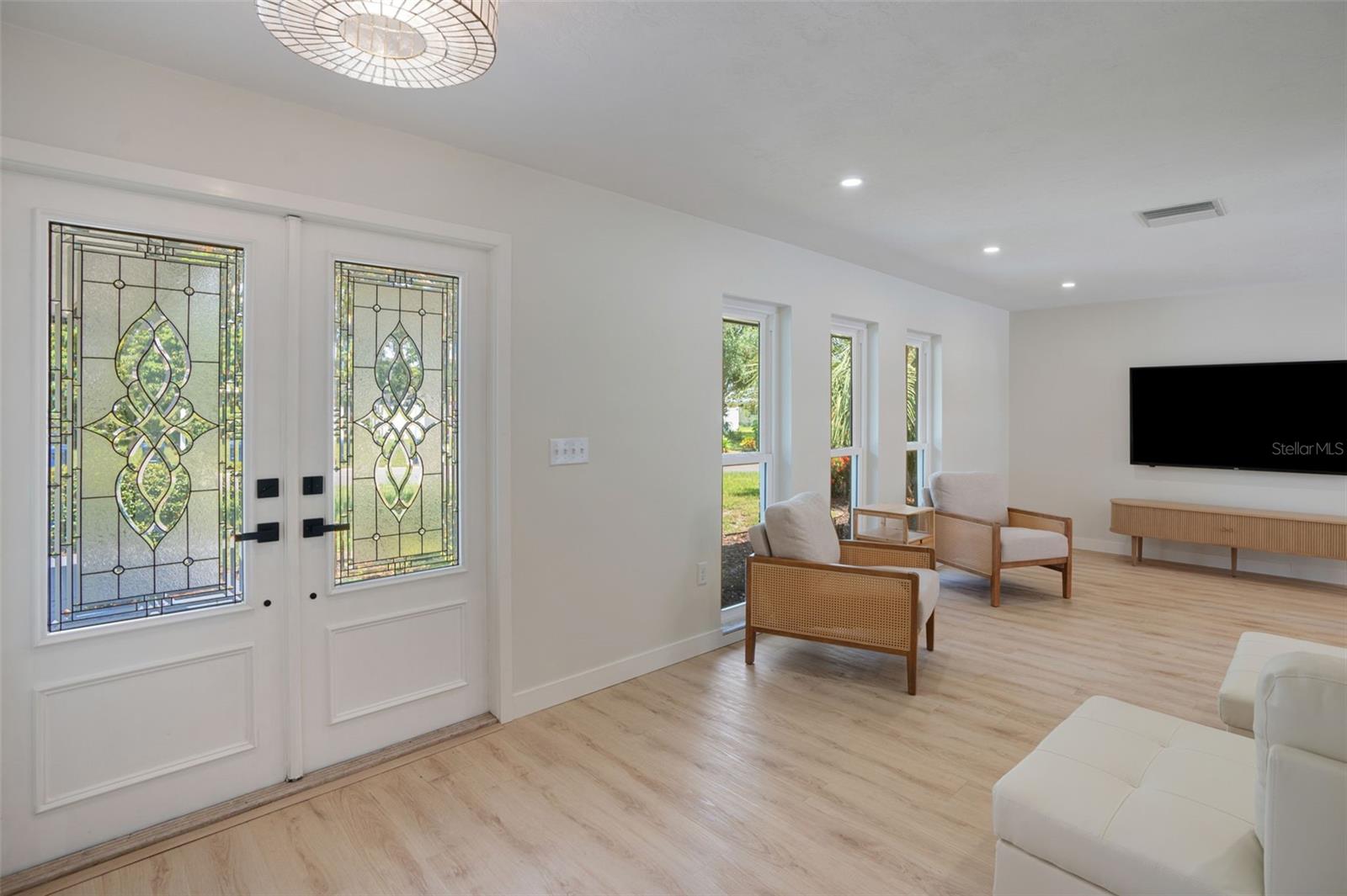 3209 RIVIERA DR