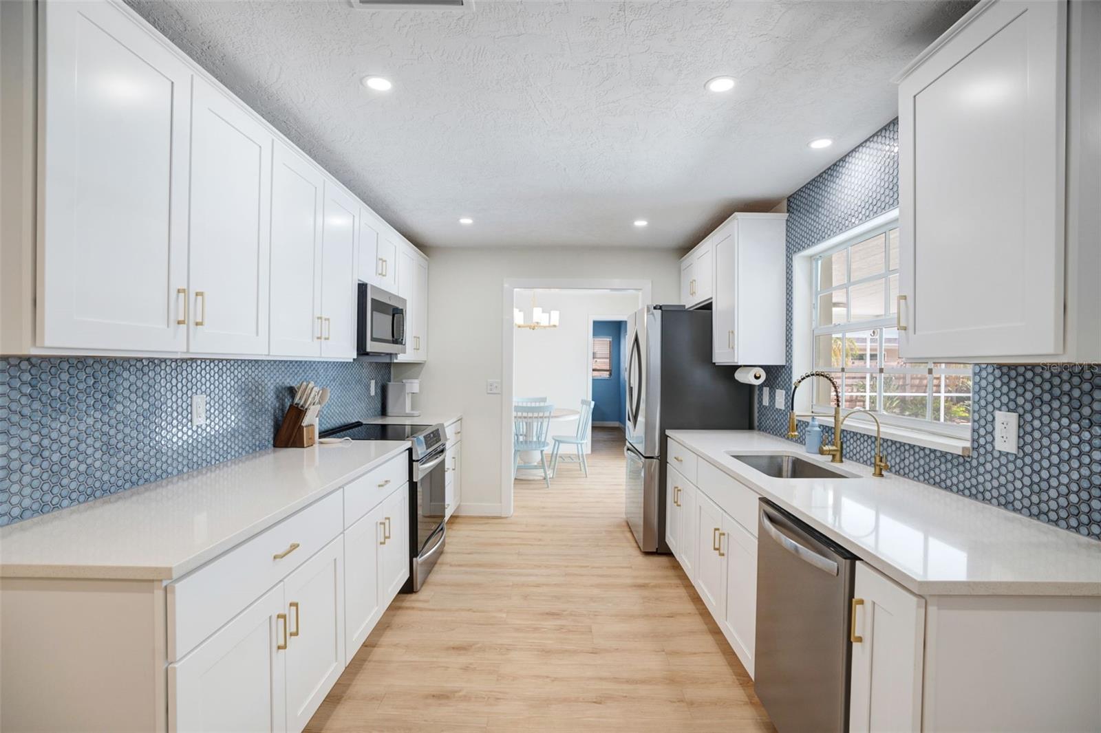 3209 RIVIERA DR