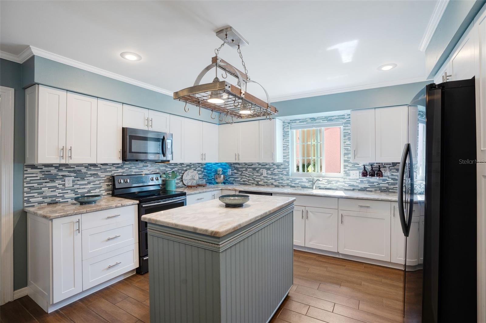 3196 CRYSTAL LAKES CT