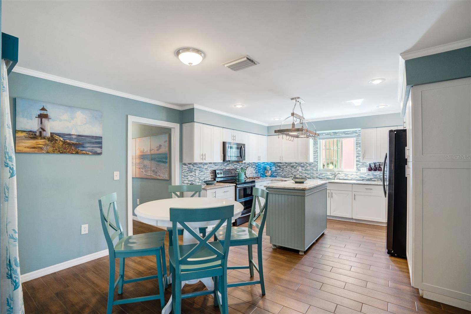 3196 CRYSTAL LAKES CT