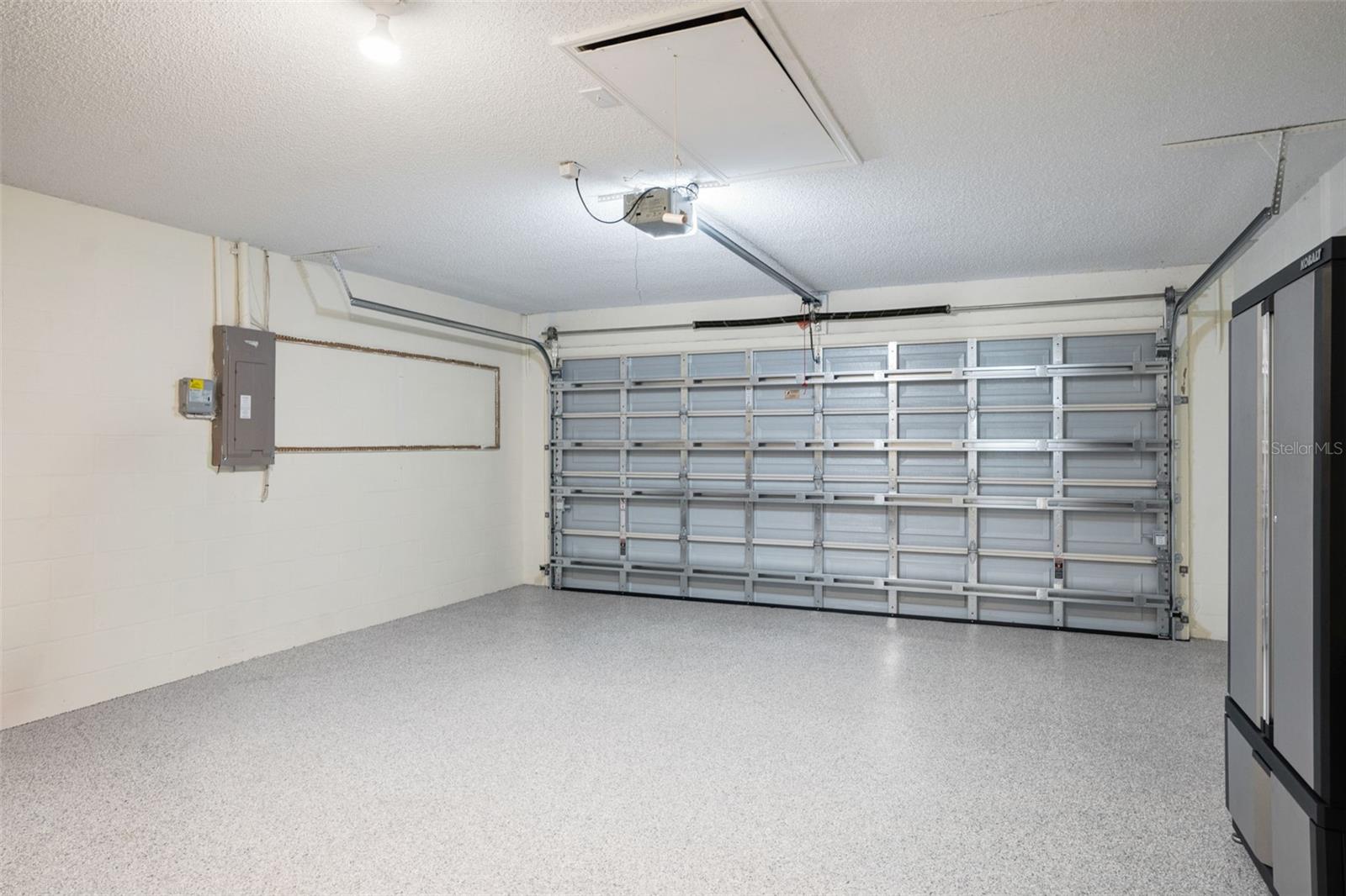 3196 CRYSTAL LAKES CT