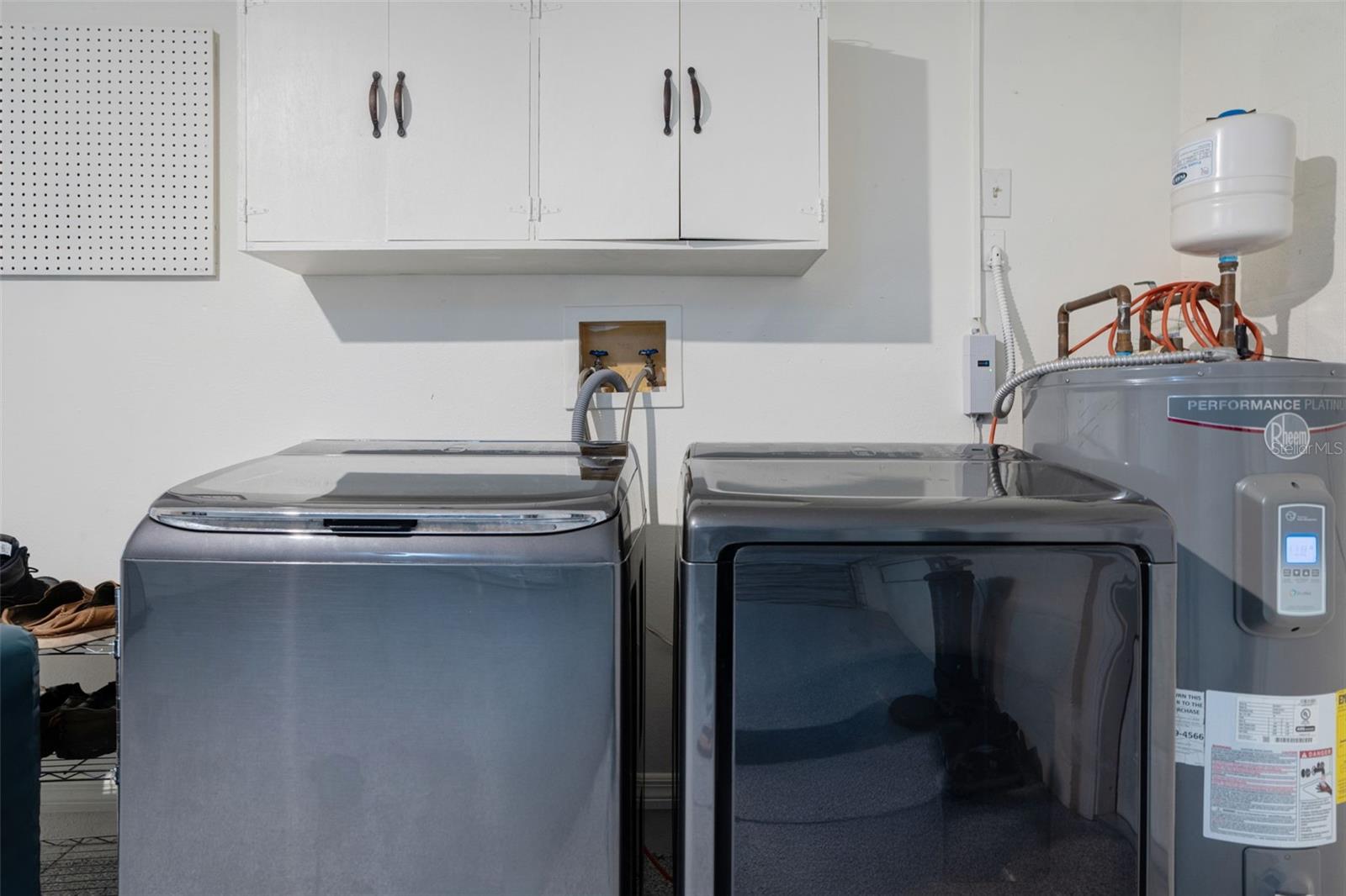 3196 CRYSTAL LAKES CT