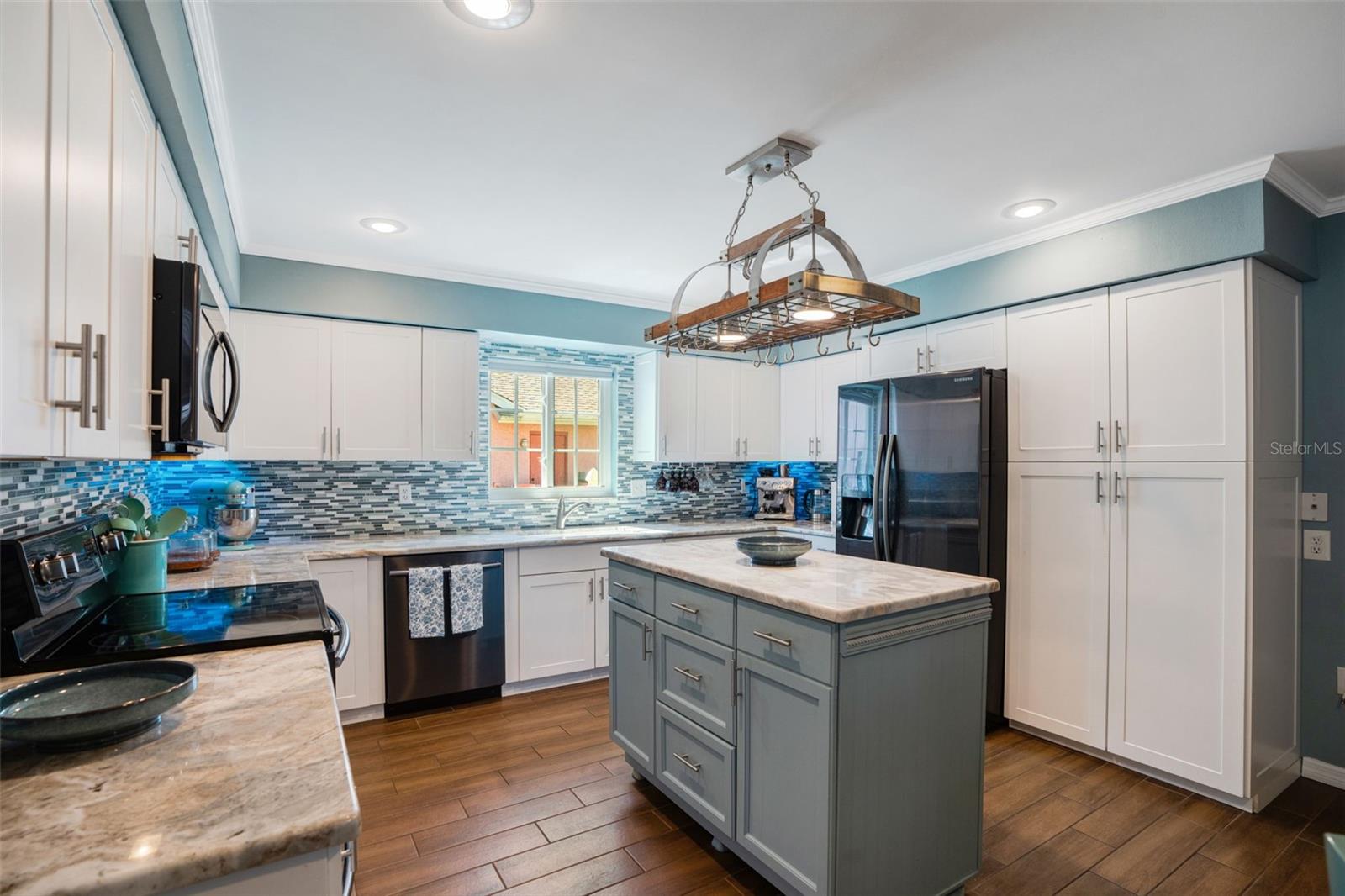 3196 CRYSTAL LAKES CT