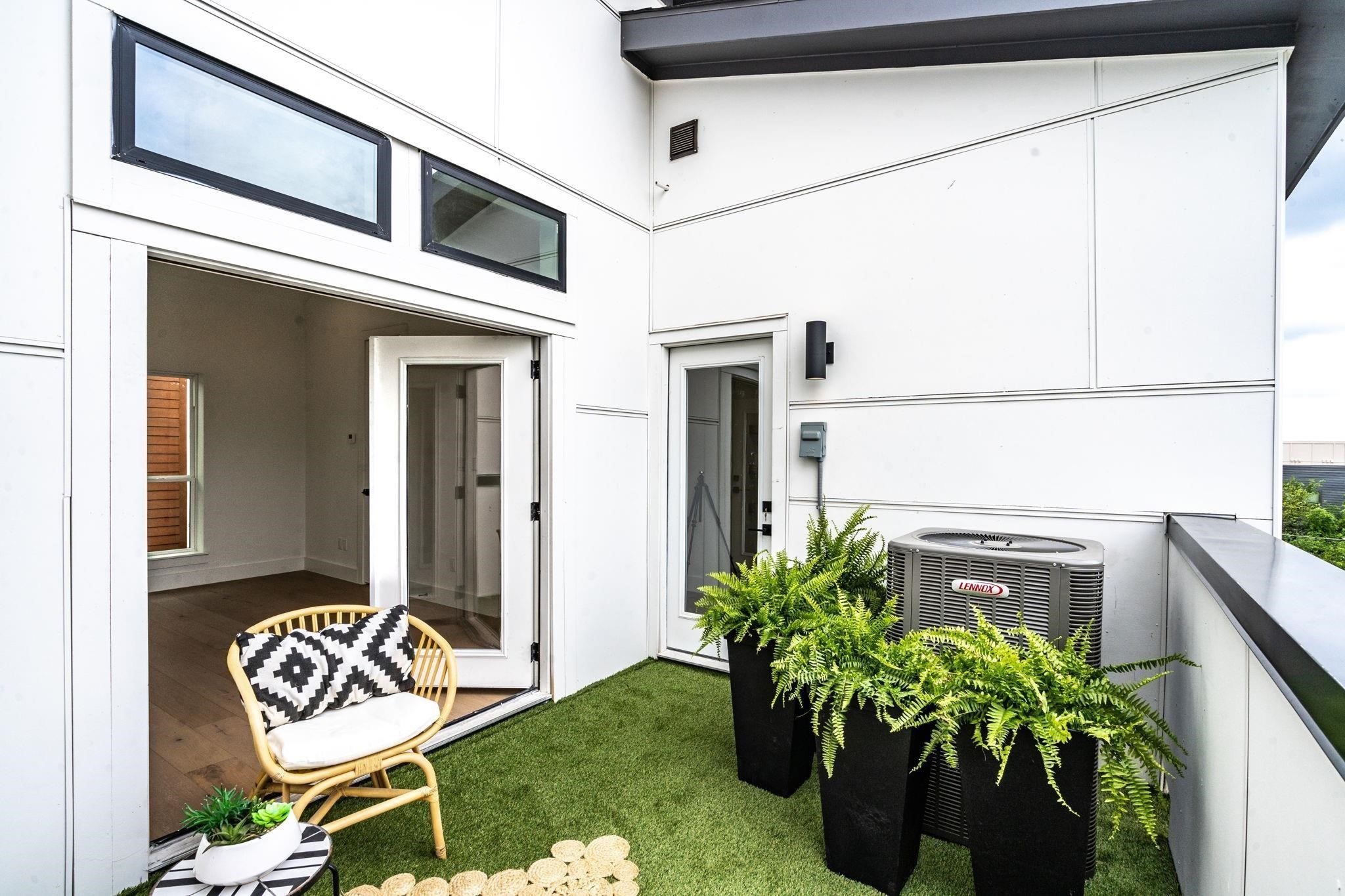 4208 Live Oak Street 201