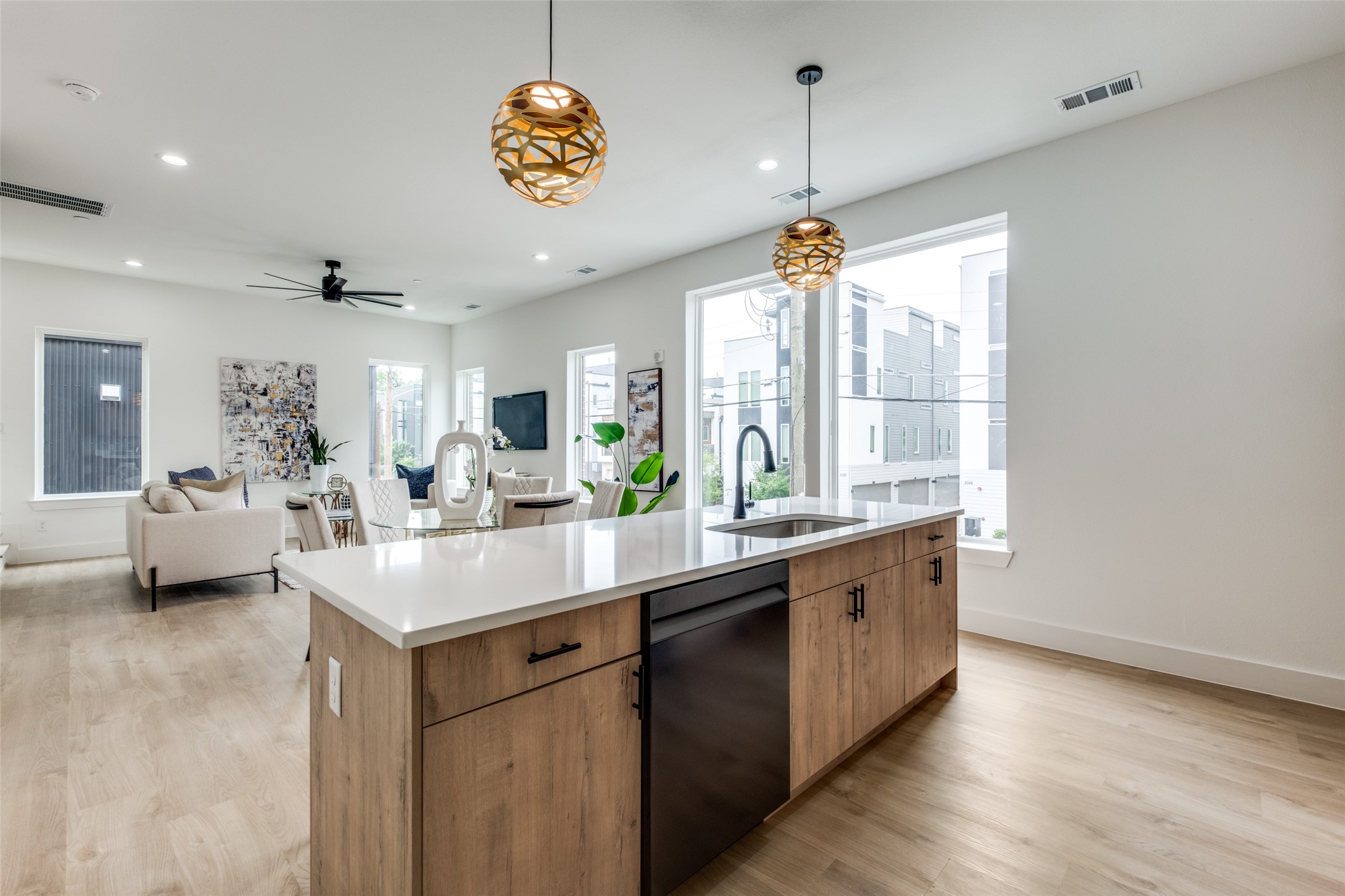 2015 N Prairie Avenue 102
