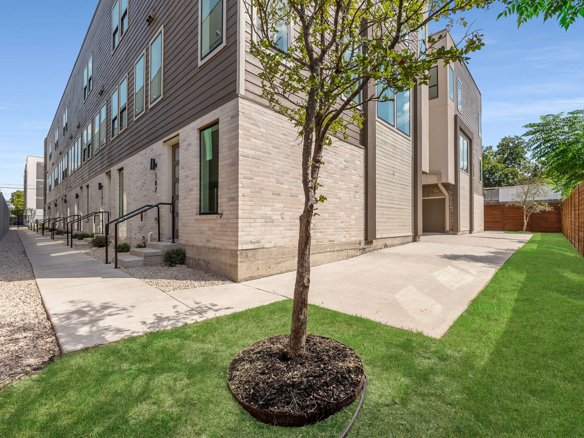 2019 N Prairie Avenue 101