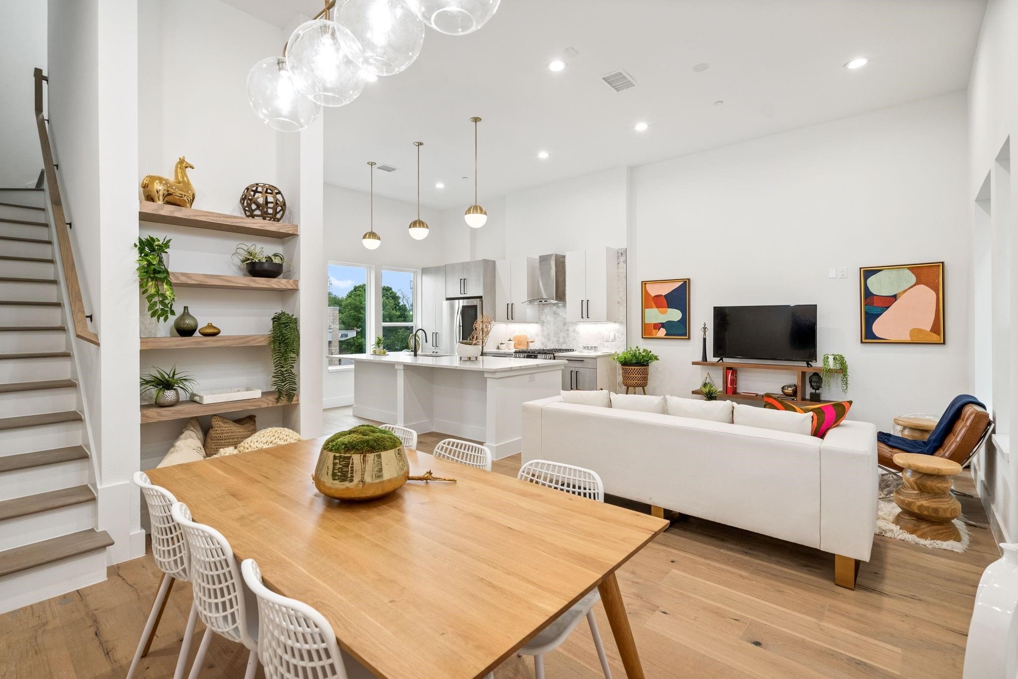 4208 Live Oak Street 106