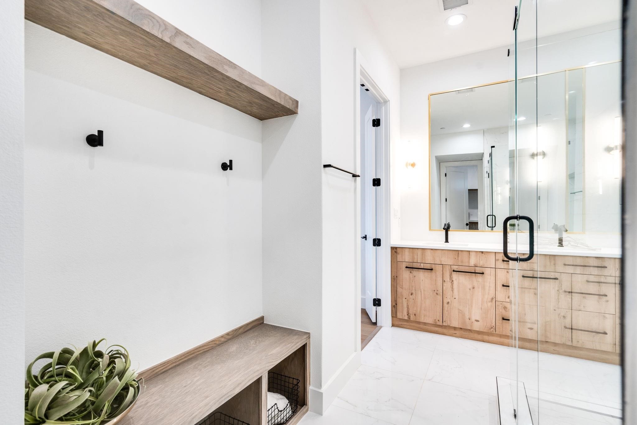 4208 Live Oak Street 106