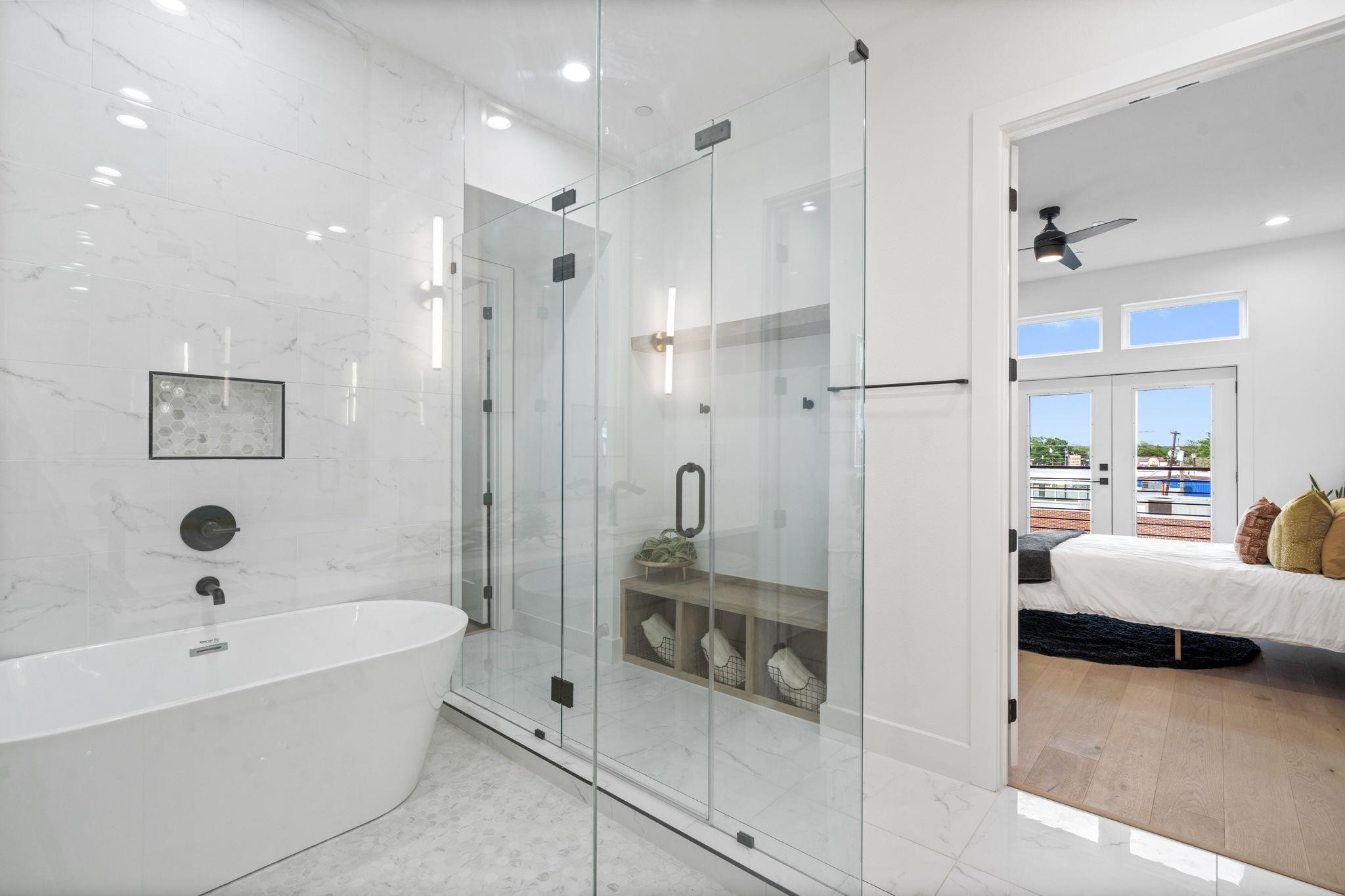 4208 Live Oak Street 106