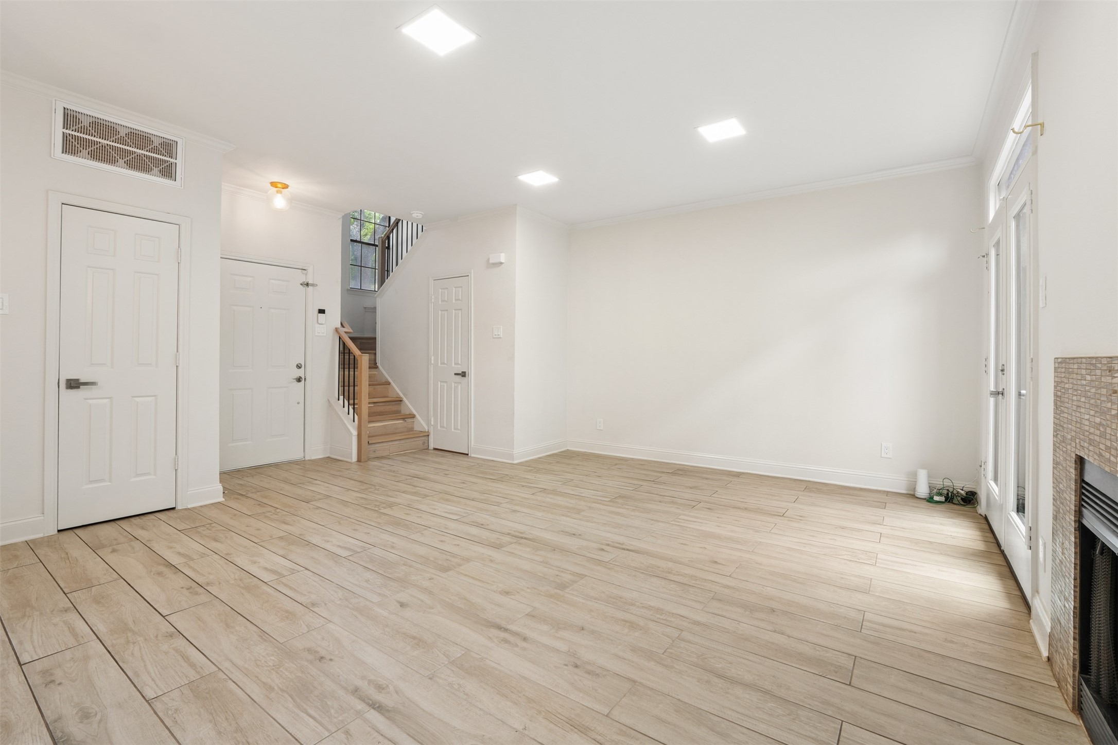 4307 Gilbert Avenue 302