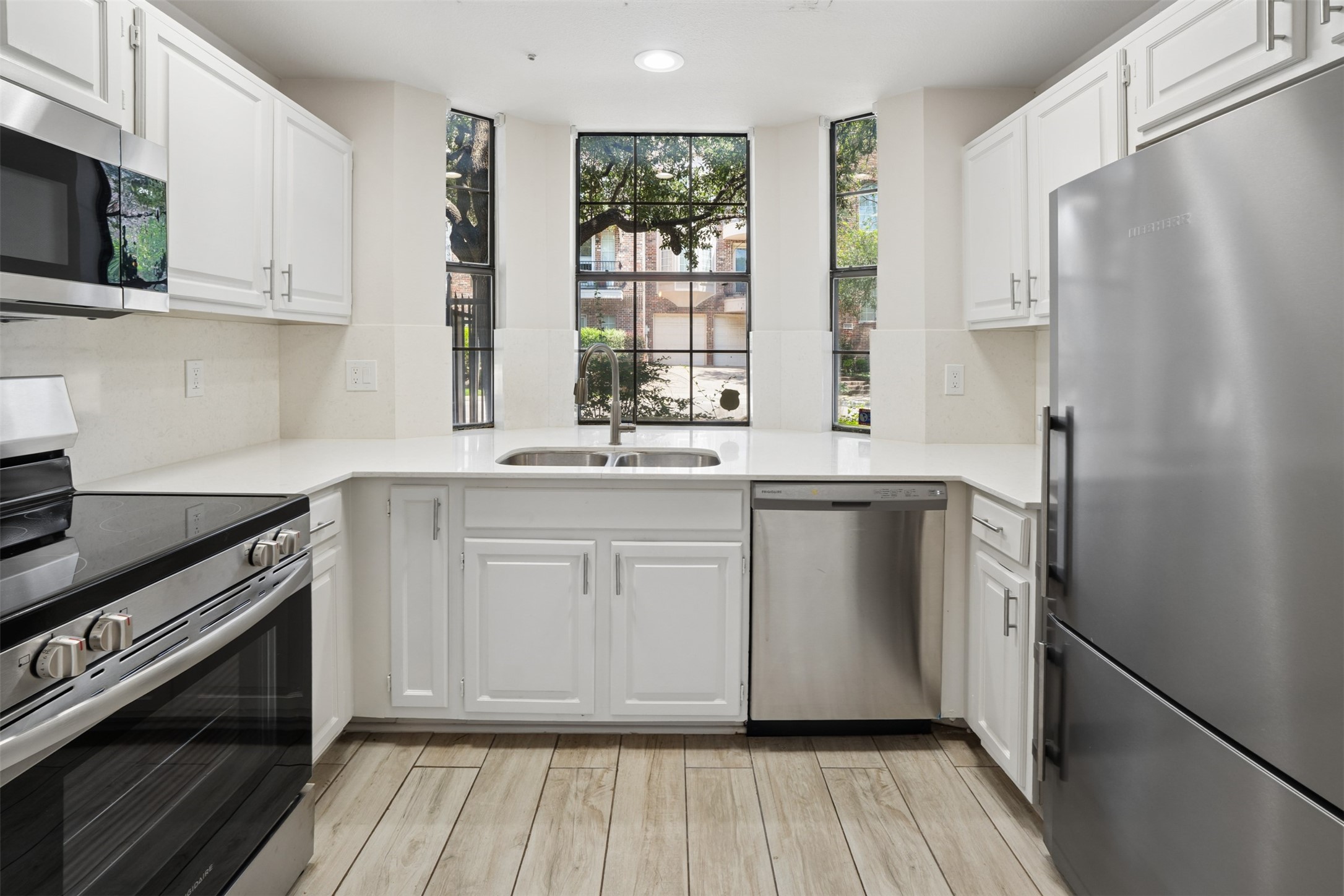4307 Gilbert Avenue 302