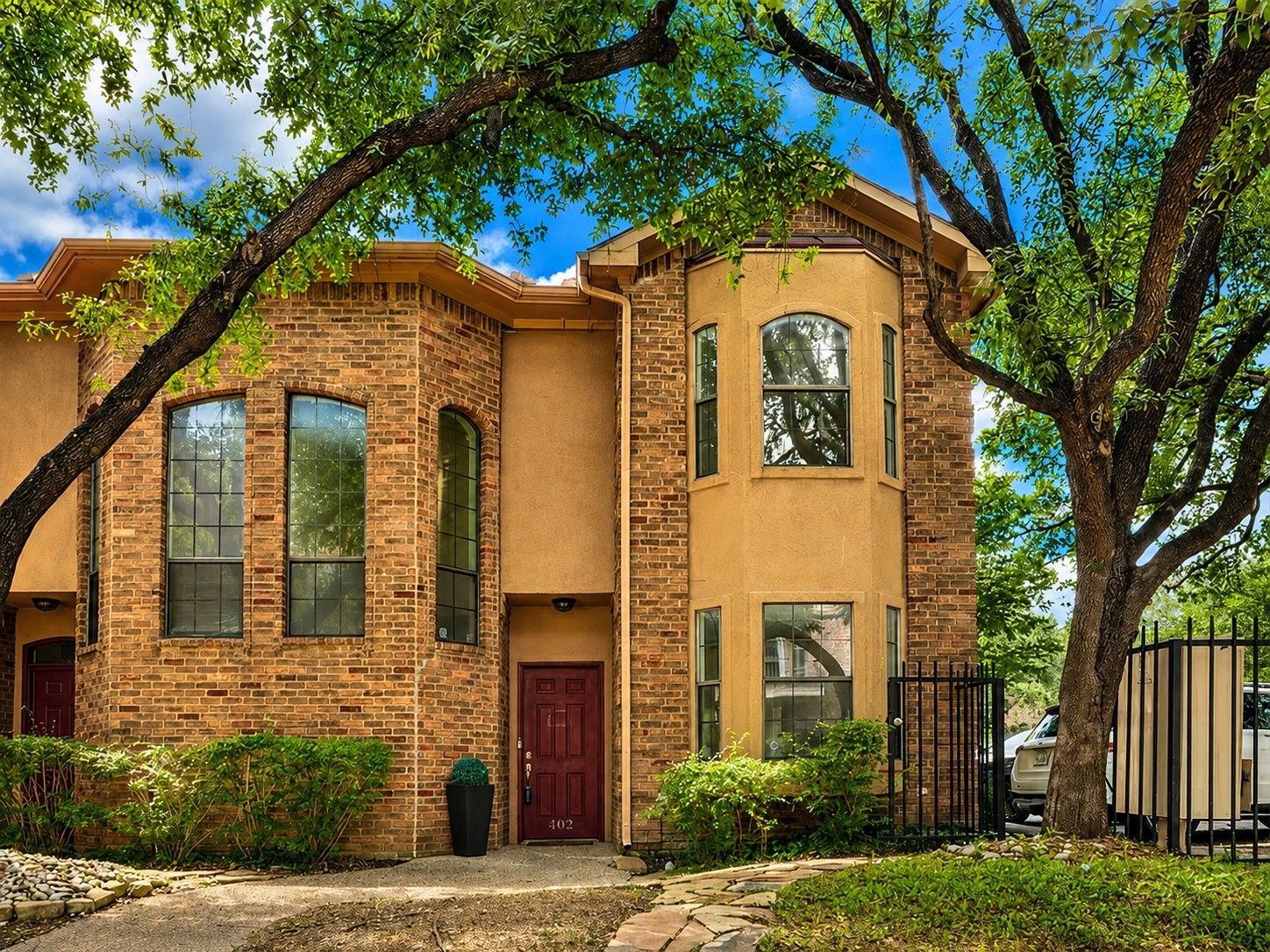 4307 Gilbert Avenue 302