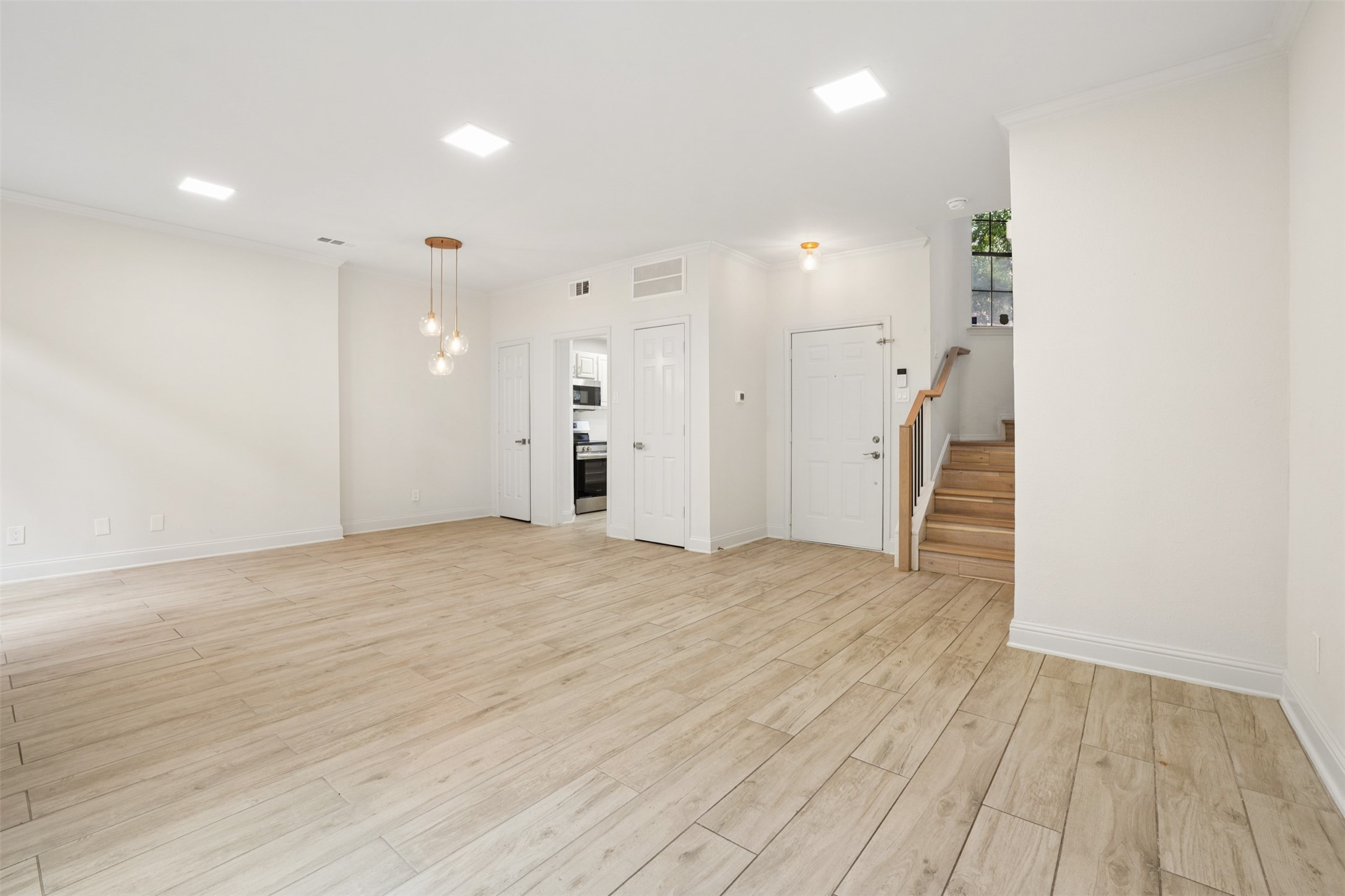 4307 Gilbert Avenue 302