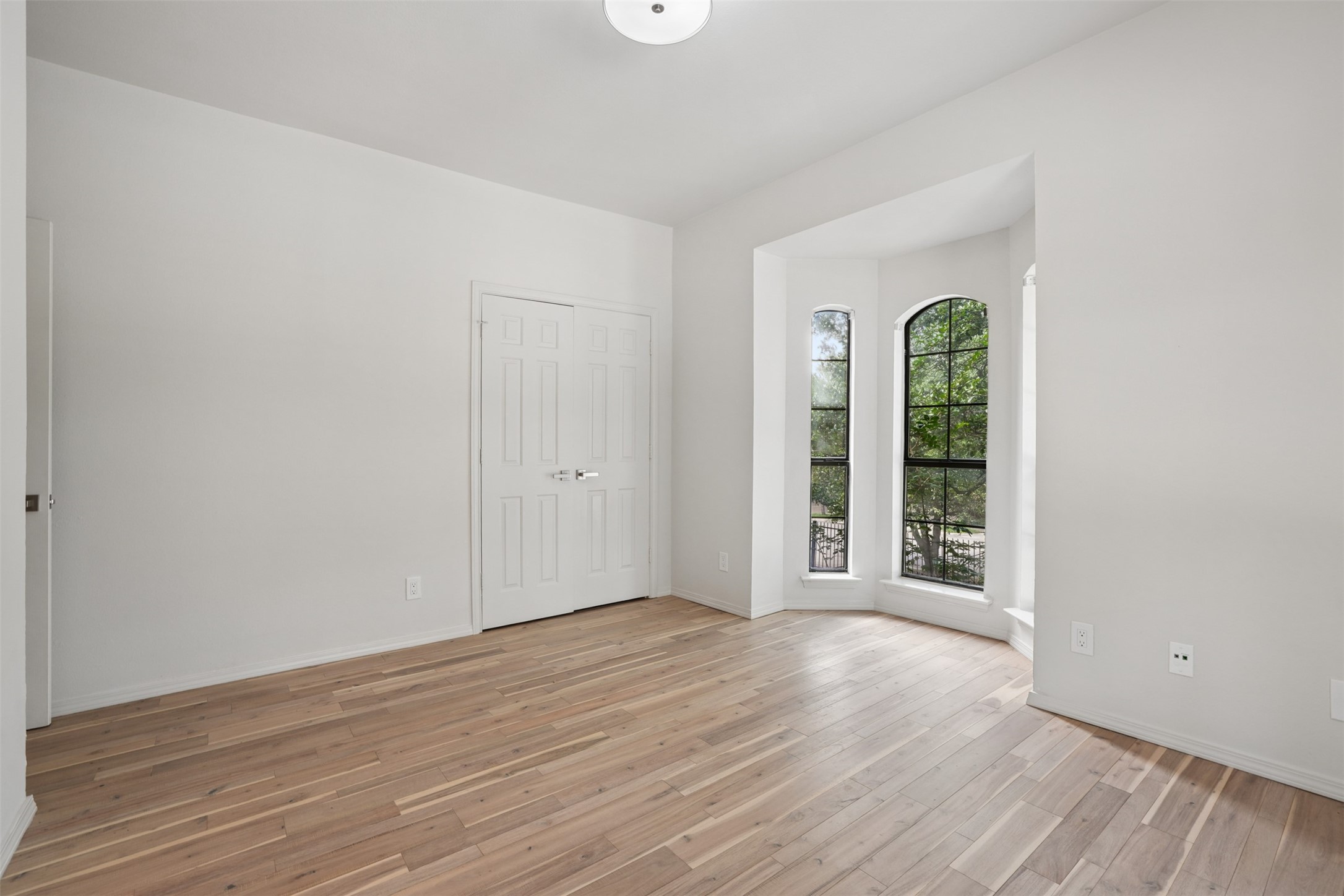 4307 Gilbert Avenue 302