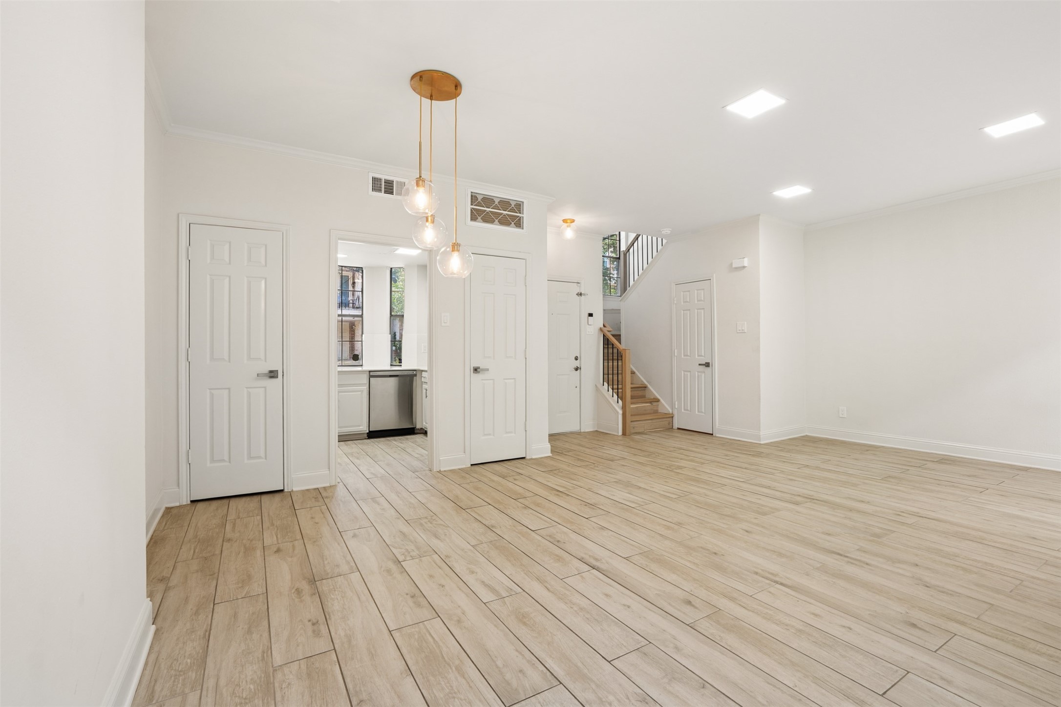 4307 Gilbert Avenue 302