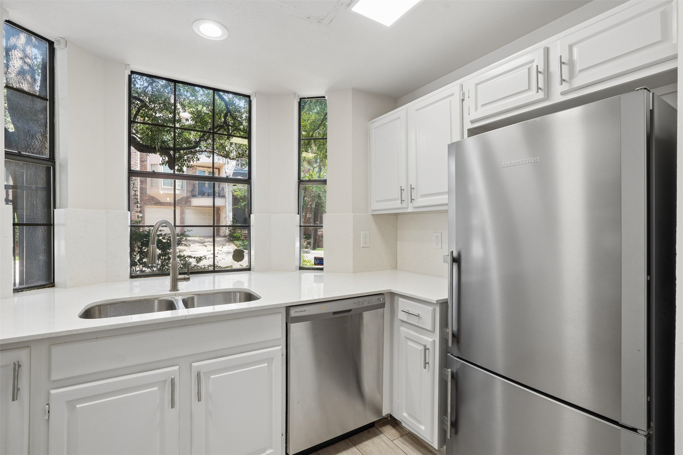 4307 Gilbert Avenue 302