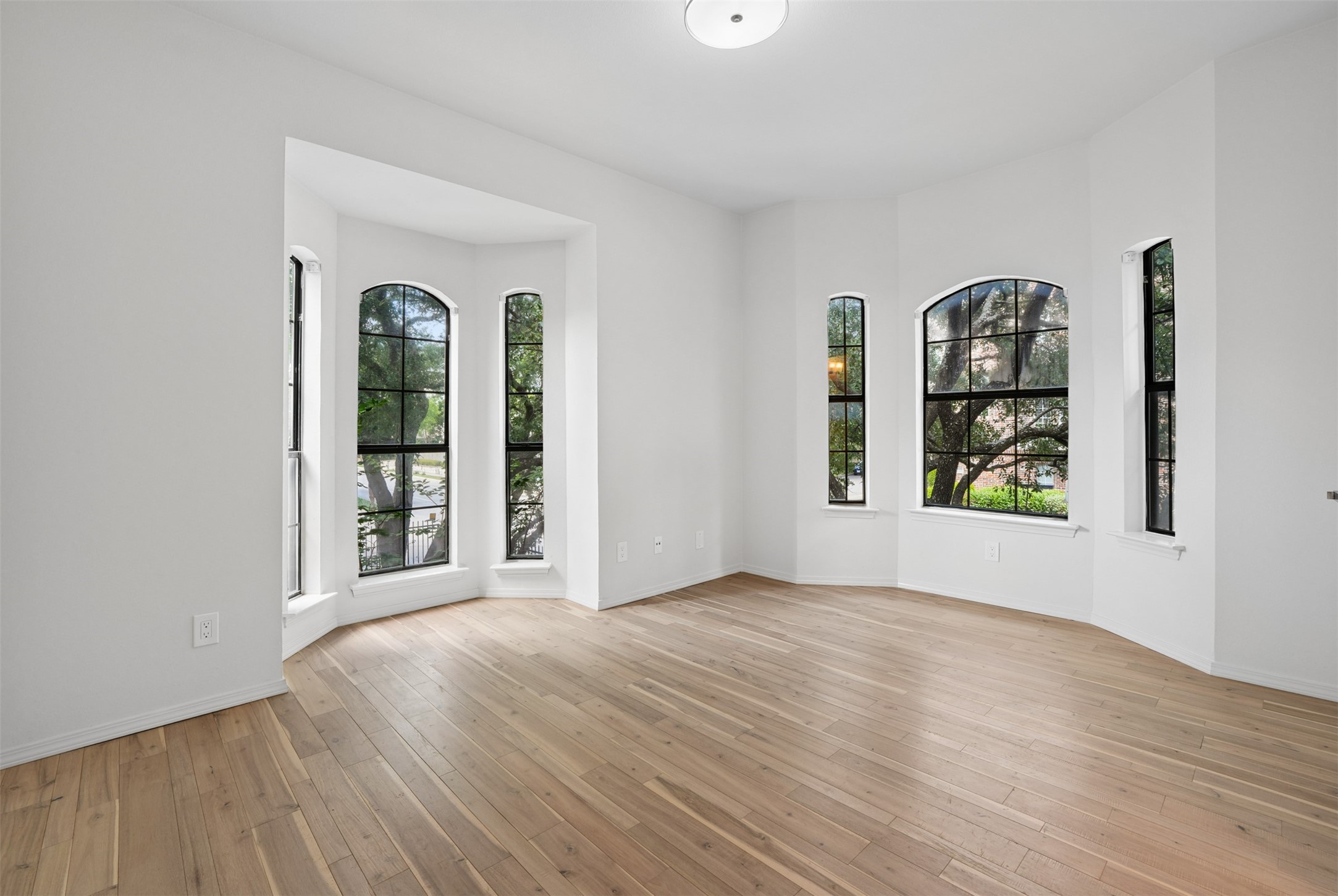4307 Gilbert Avenue 302