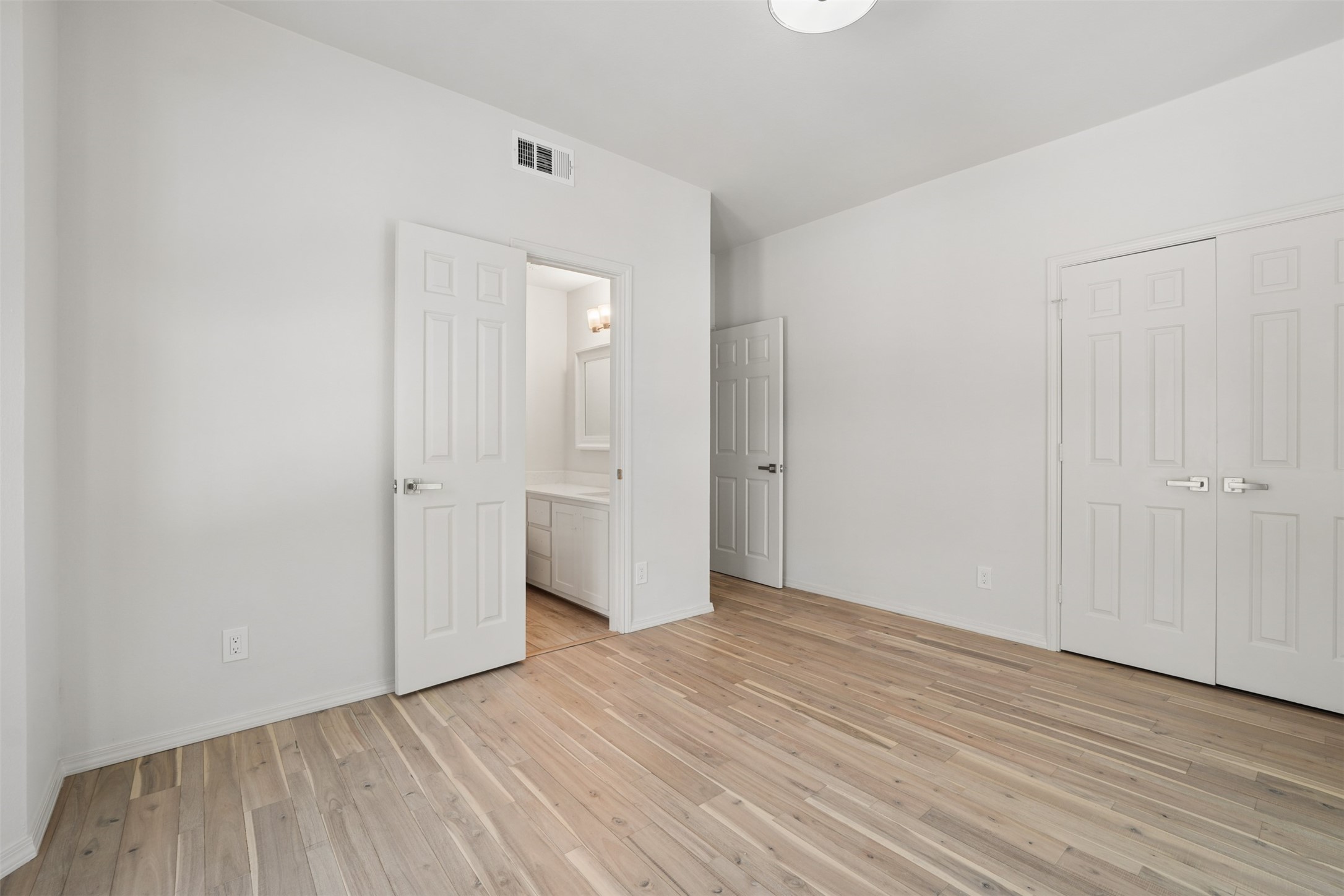 4307 Gilbert Avenue 302
