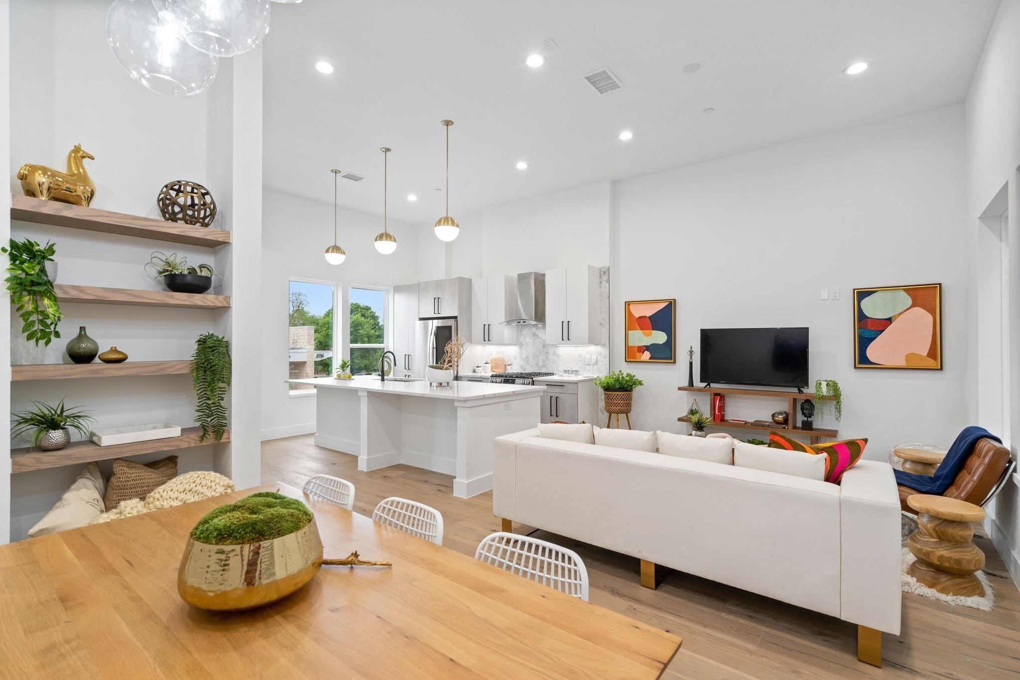 4208 Live Oak Street 201