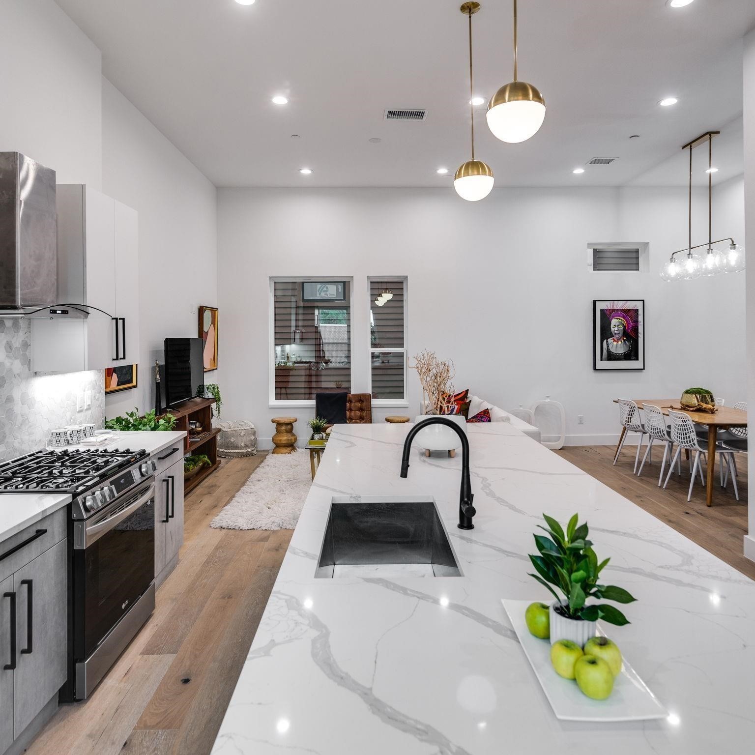 4208 Live Oak Street 201